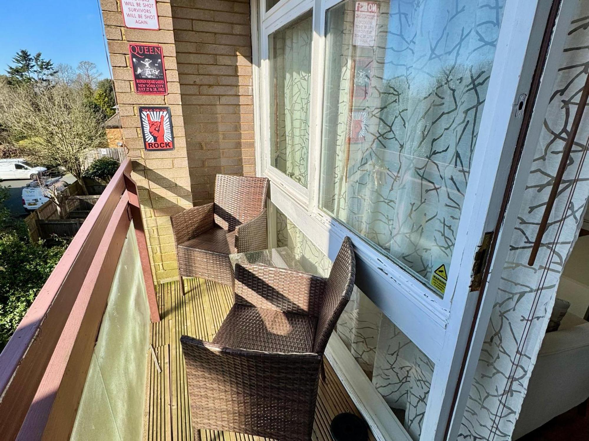 Sleek & Bright Balcony Flat Perfect Escape