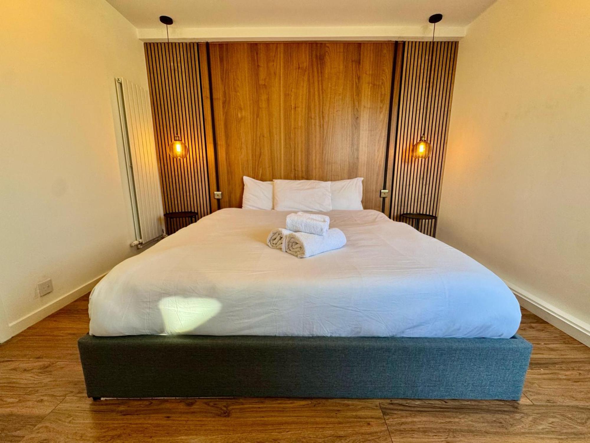 Sleek & Bright Balcony Flat Perfect Escape Apartment London