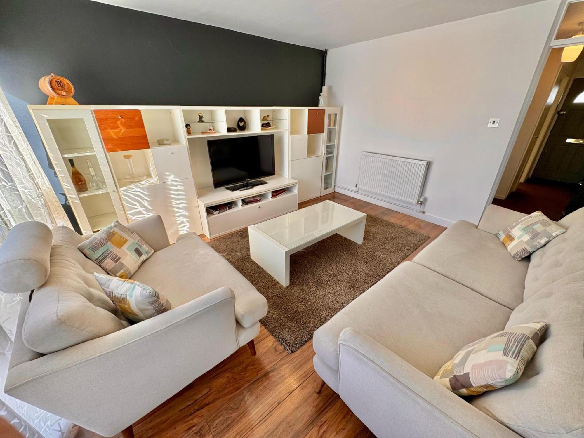 Sleek & Bright Balcony Flat Perfect Escape London