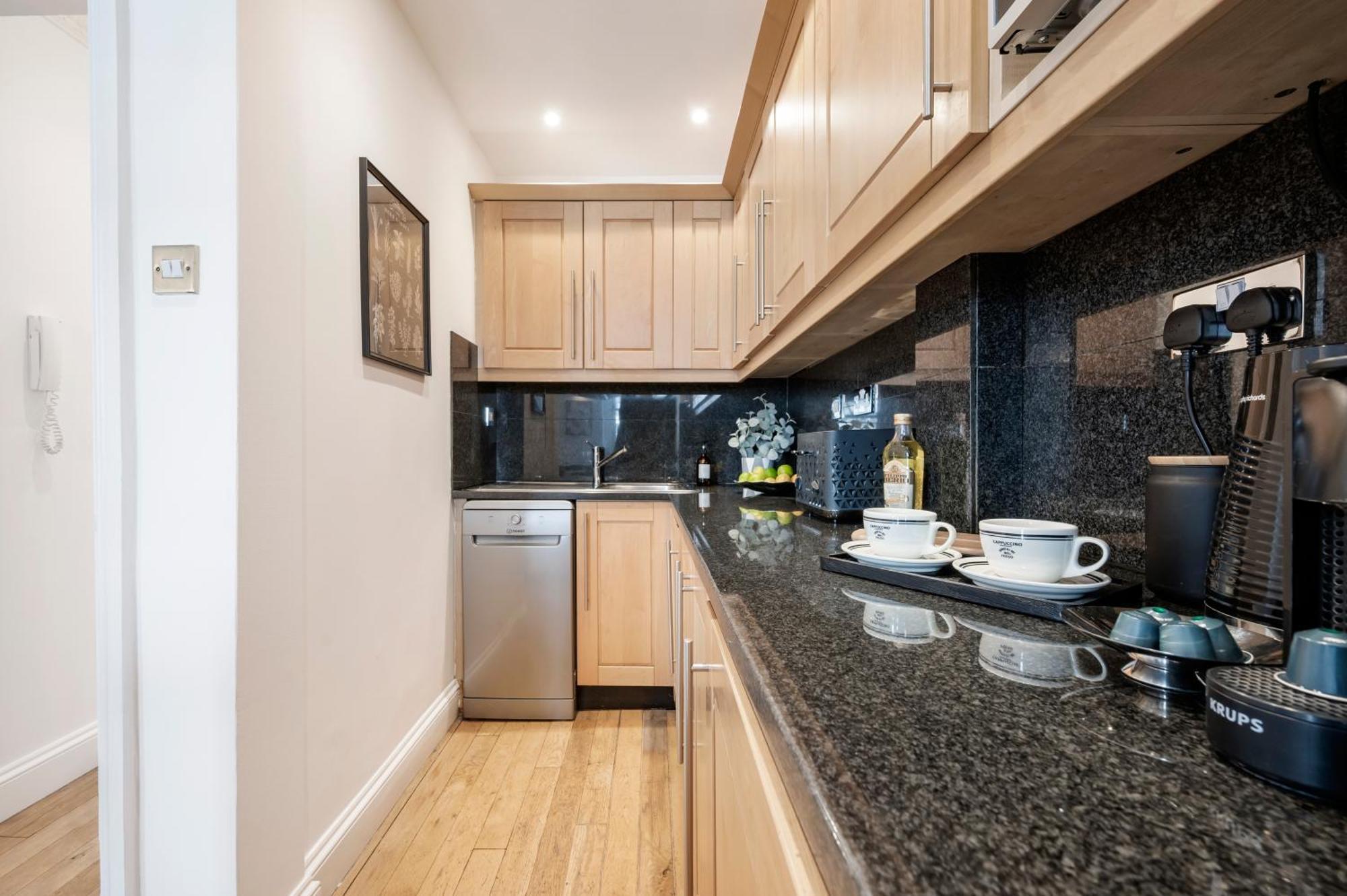 2 Bedr, 3 Beds, 1 Bath Thames, Trafalgar Sq Apartamento *