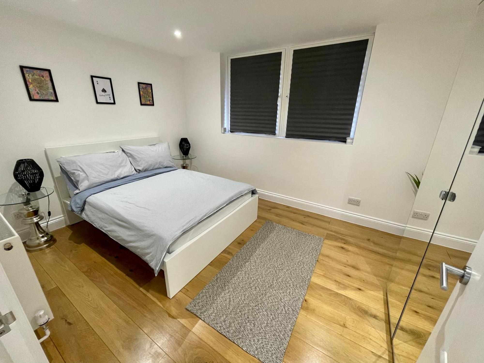 Newley Refurbished 2-bed Only Minutes From London's Attractions