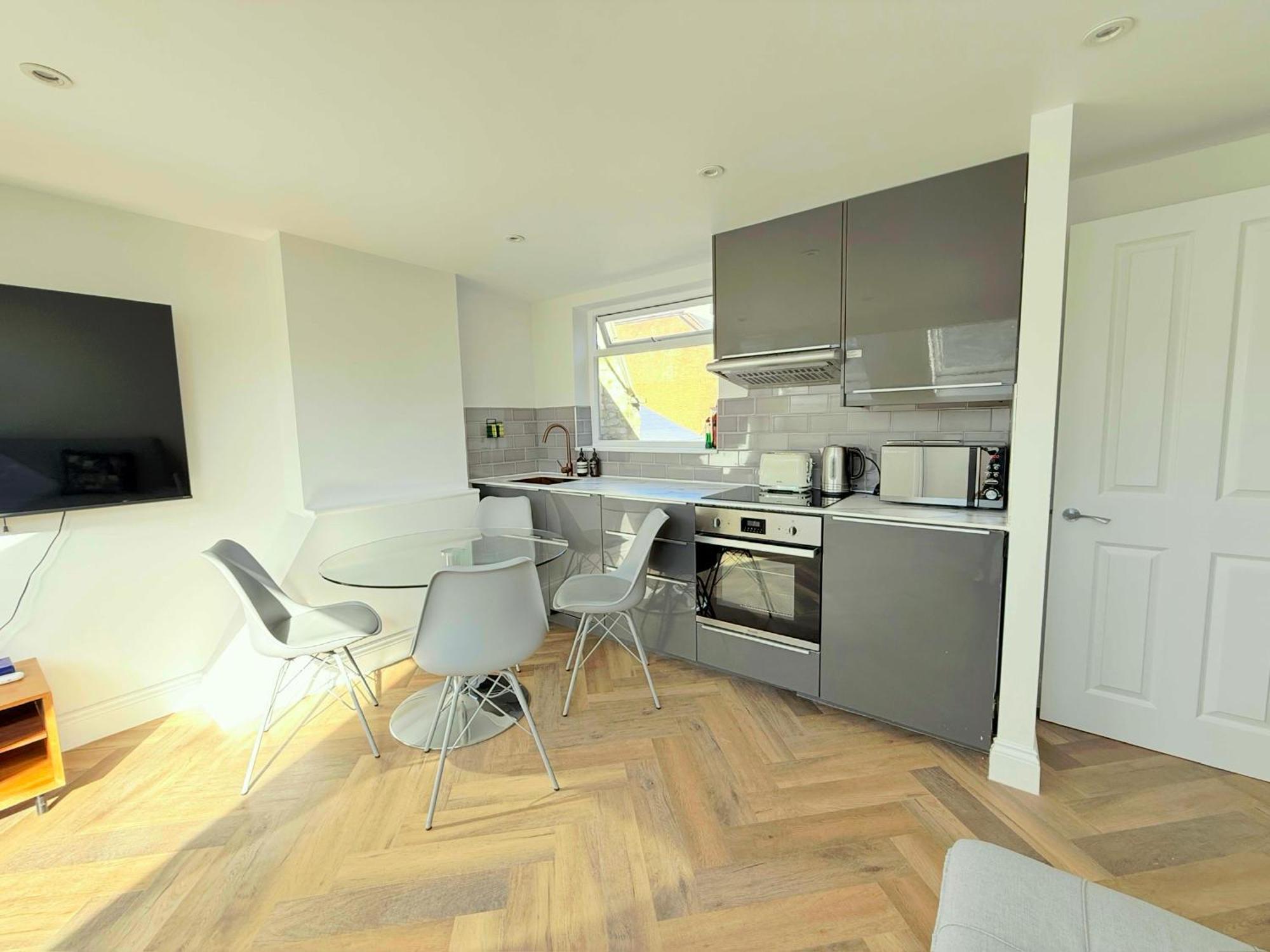 Central, Modern, Westfield, Close To Tube Station