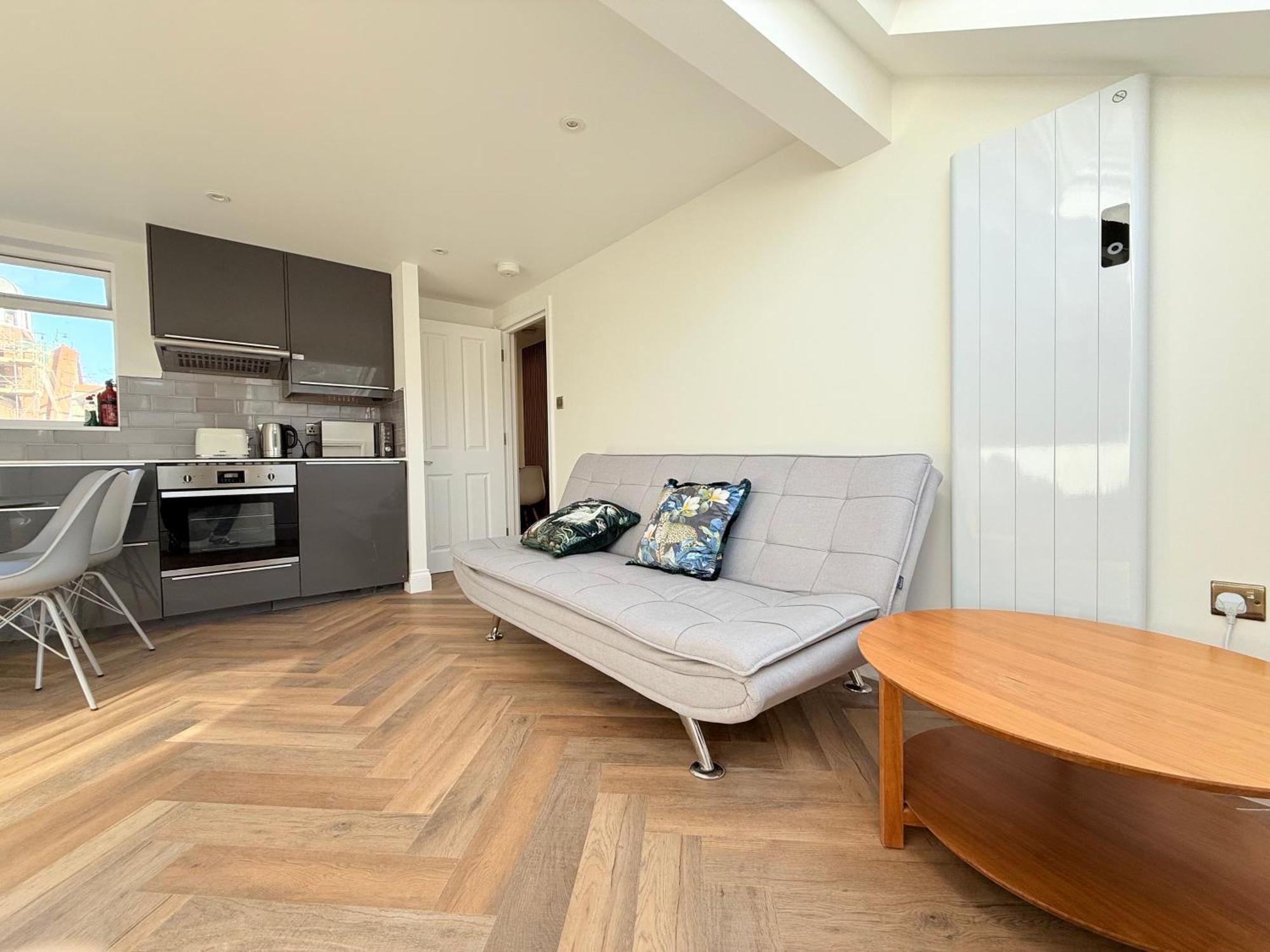Central, Modern, Westfield, Close To Tube Station Apartment *