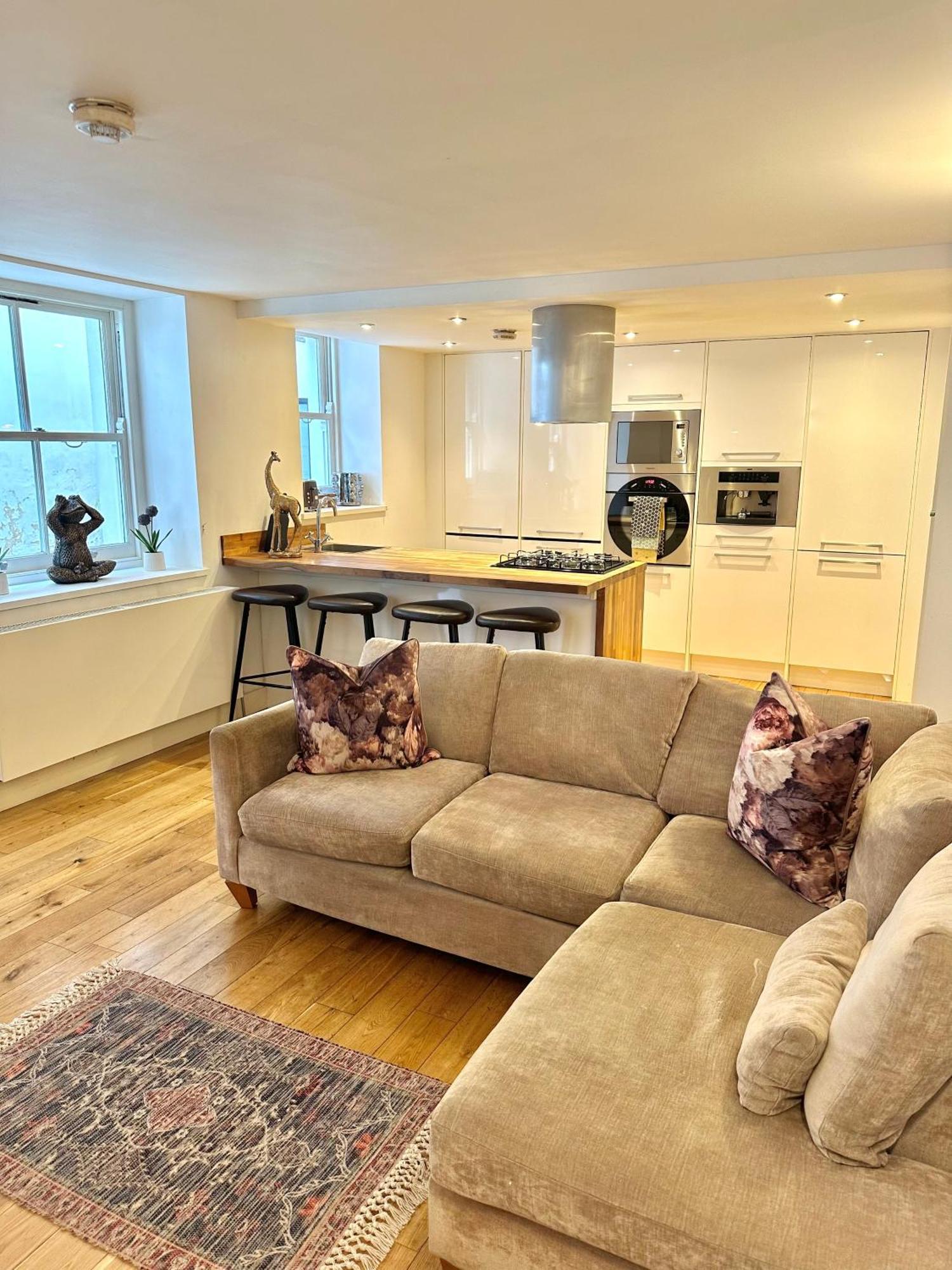 Apartment Opulent Oasis In *