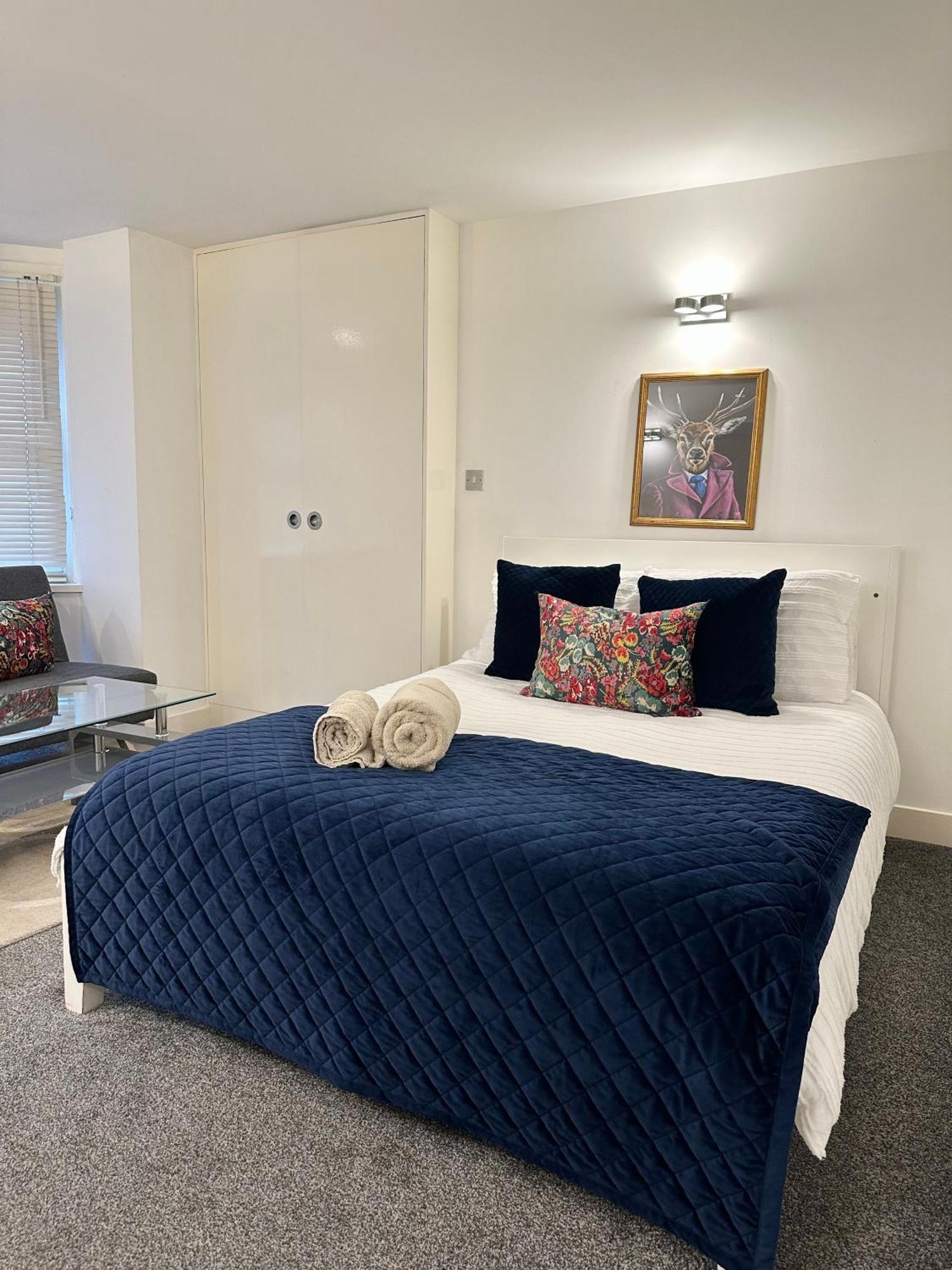 Opulent Oasis In * London