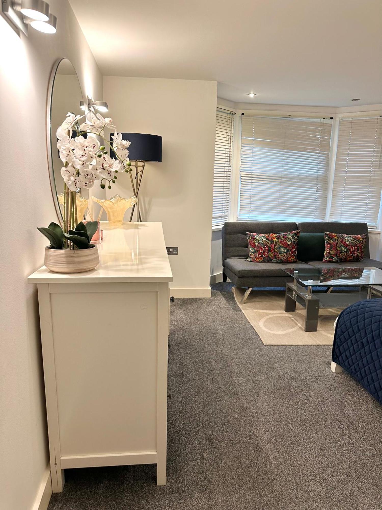 Apartment Opulent Oasis In *