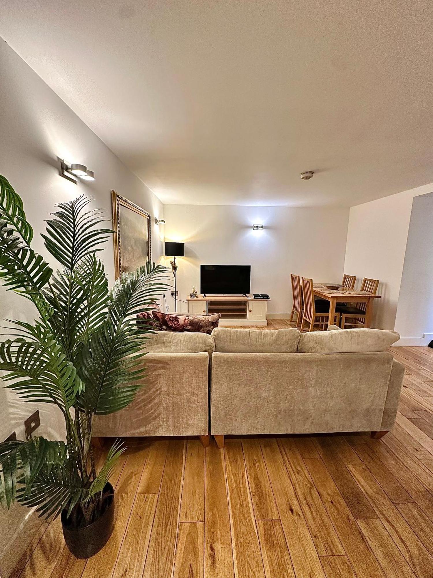 Opulent Oasis In * London