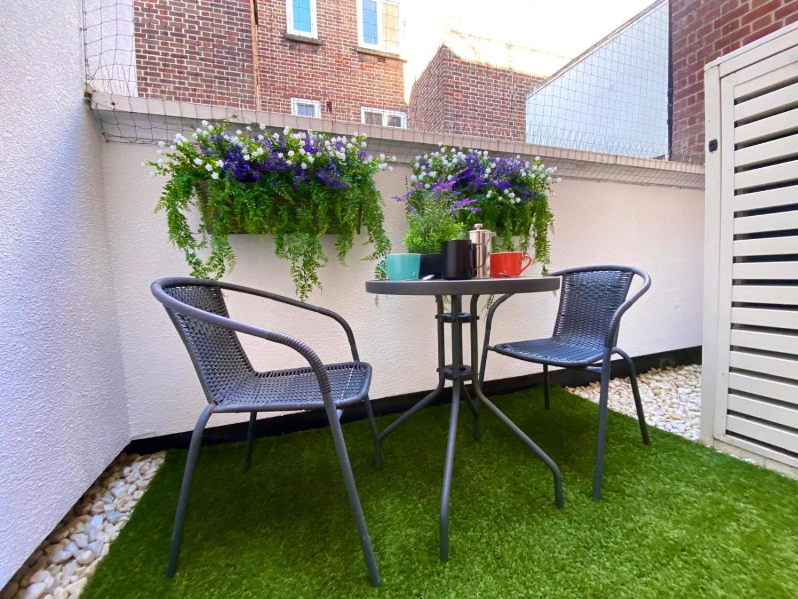 Westminster 1 Bed With Terrace Apartment