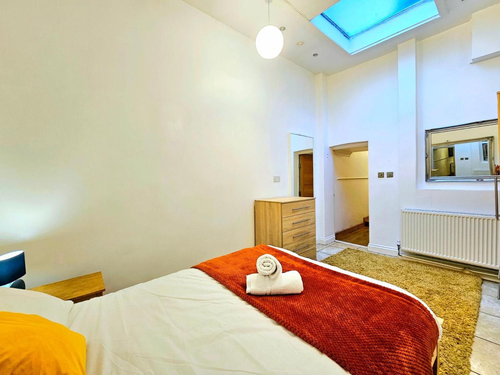 4 Bedroom, 3 Bathroom Private House In London, 3 Minutes Walk To Edgware Road Station * Londres