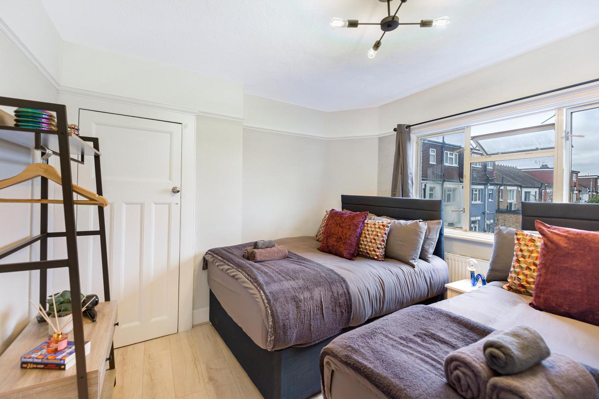 Finsbury Park Hideout Sleeps 10 *
