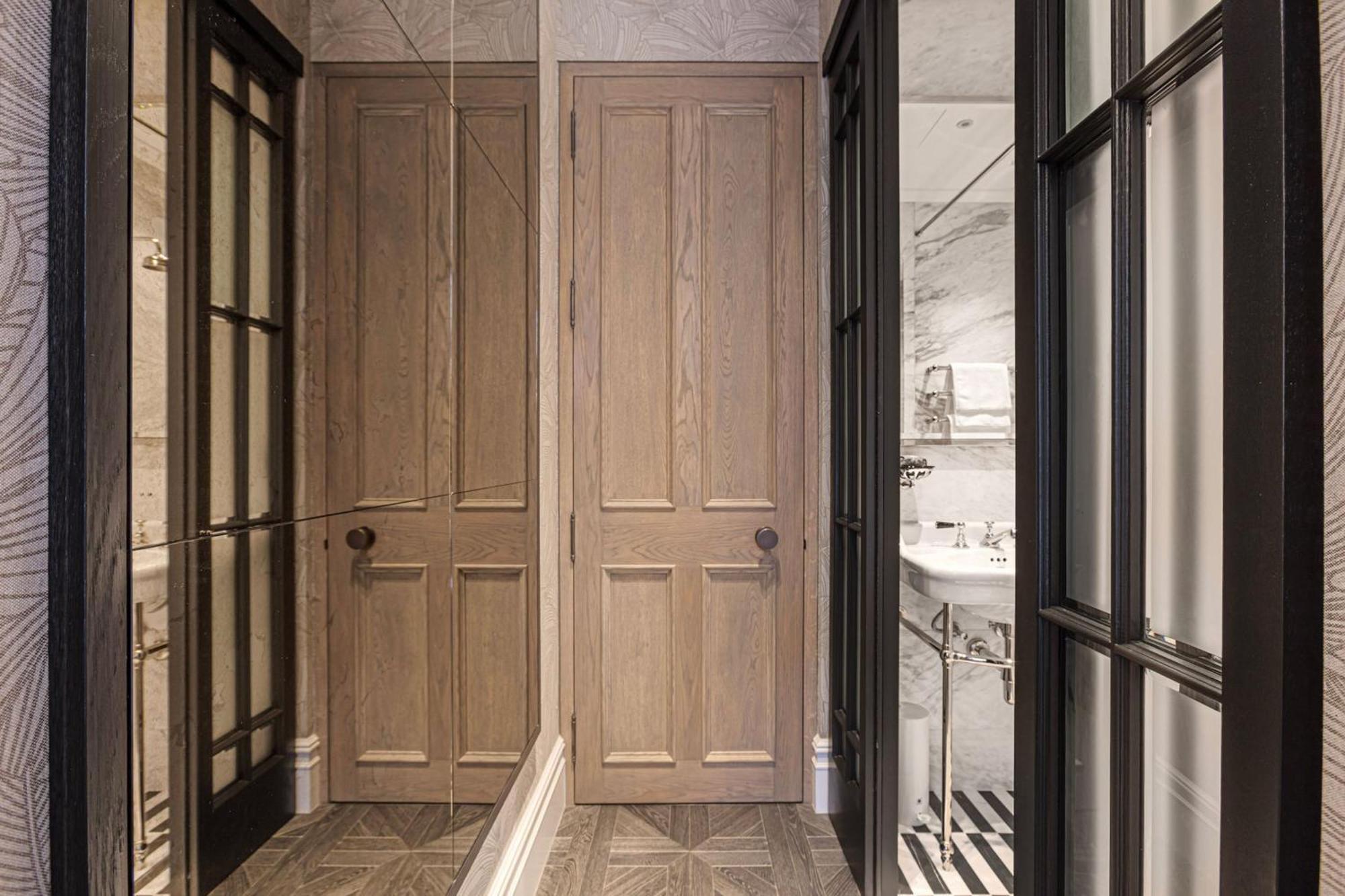 37 Cadogan Place Exquisite Maisonette