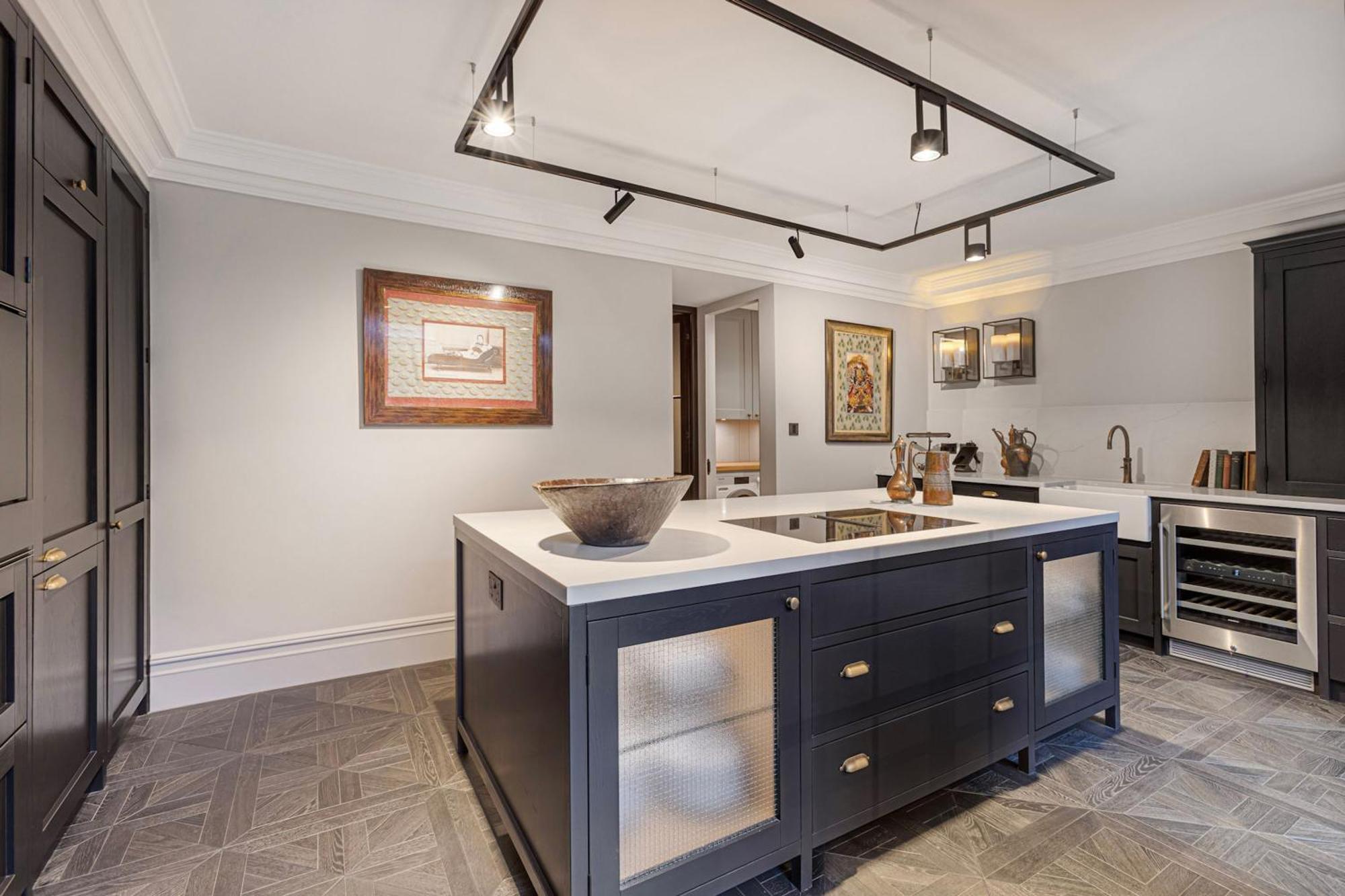 37 Cadogan Place Exquisite Maisonette *