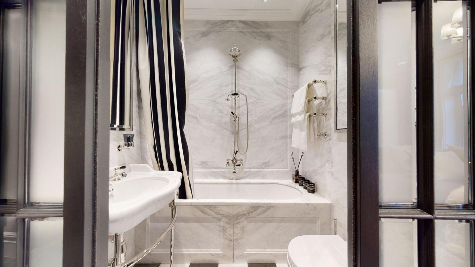 Hébergement de vacances 37 Cadogan Place Exquisite Maisonette Londres