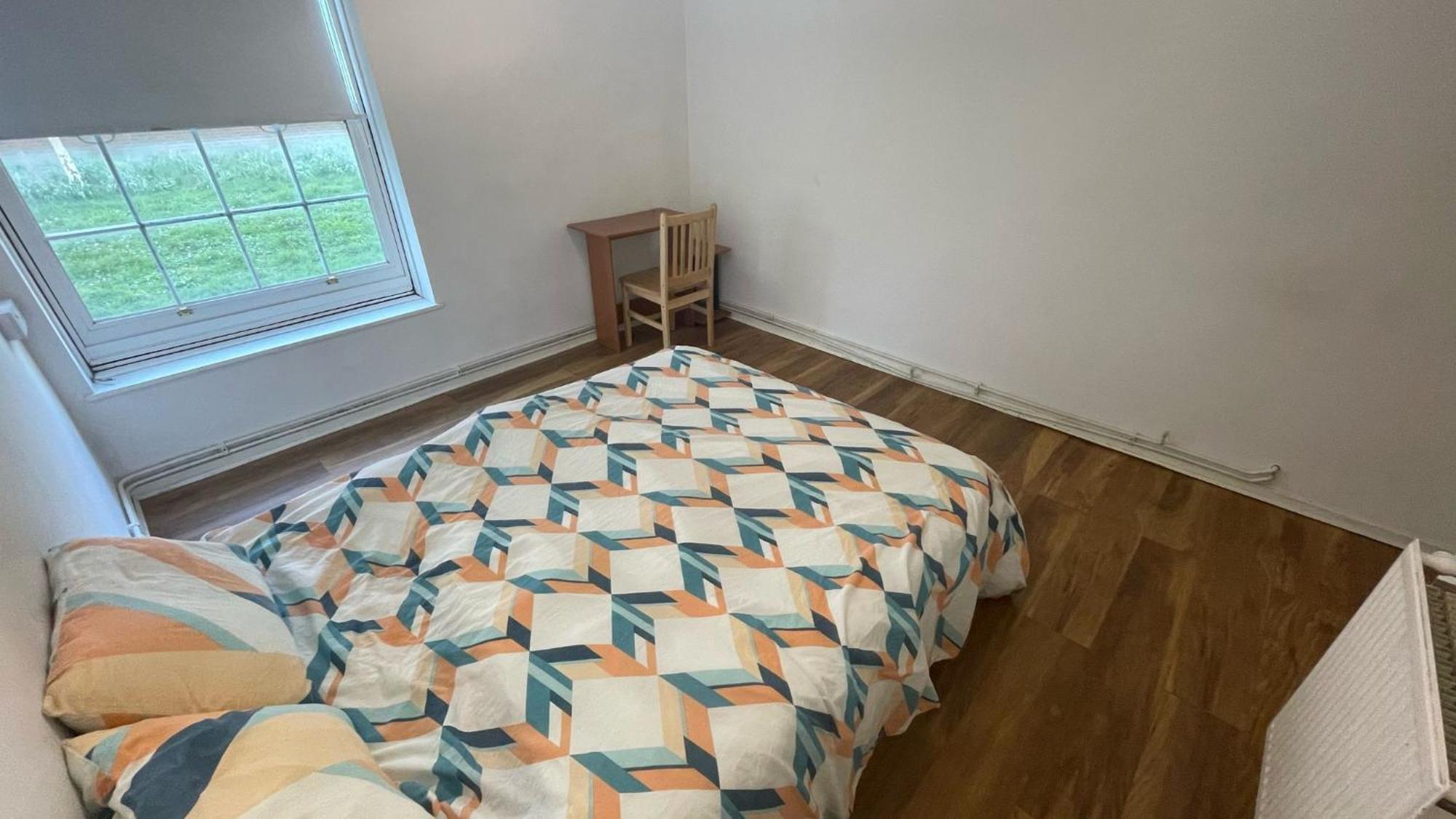 Large Double Bedroom In Bow E3 Séjour chez l'habitant *