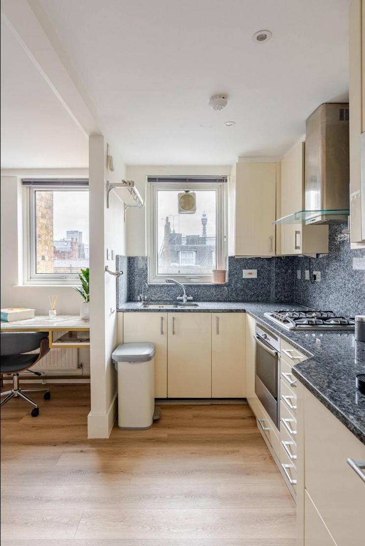 Floor Luxury Penthouse - Sleeps 6 *