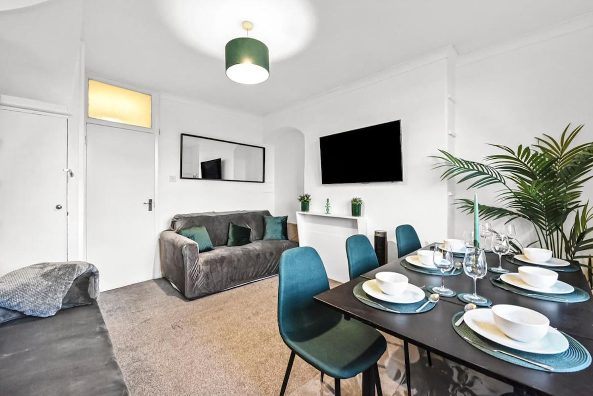 Cosy Cityscape Two Bed