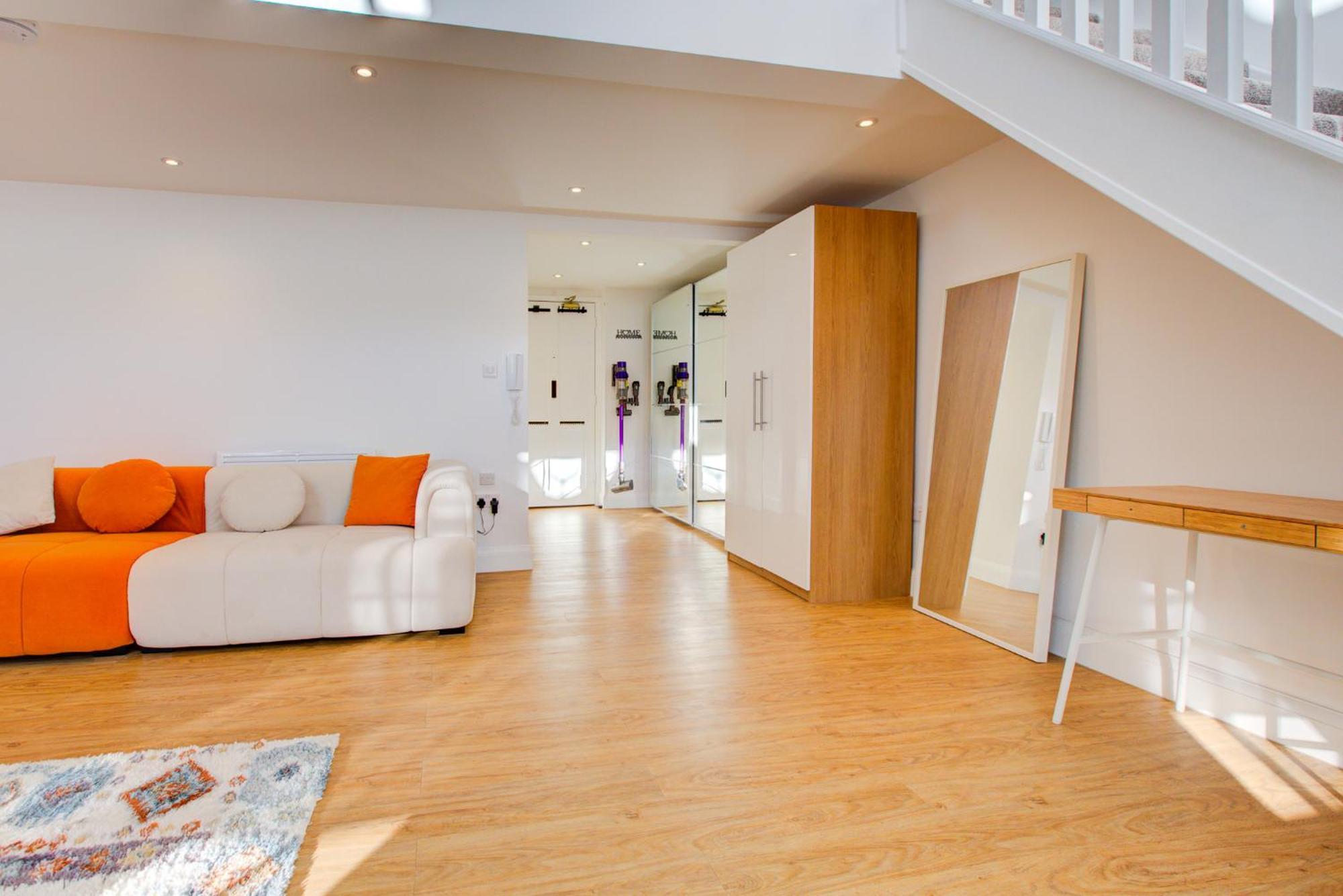 Appartement Contemporary 2-bedroom In Wanstead,