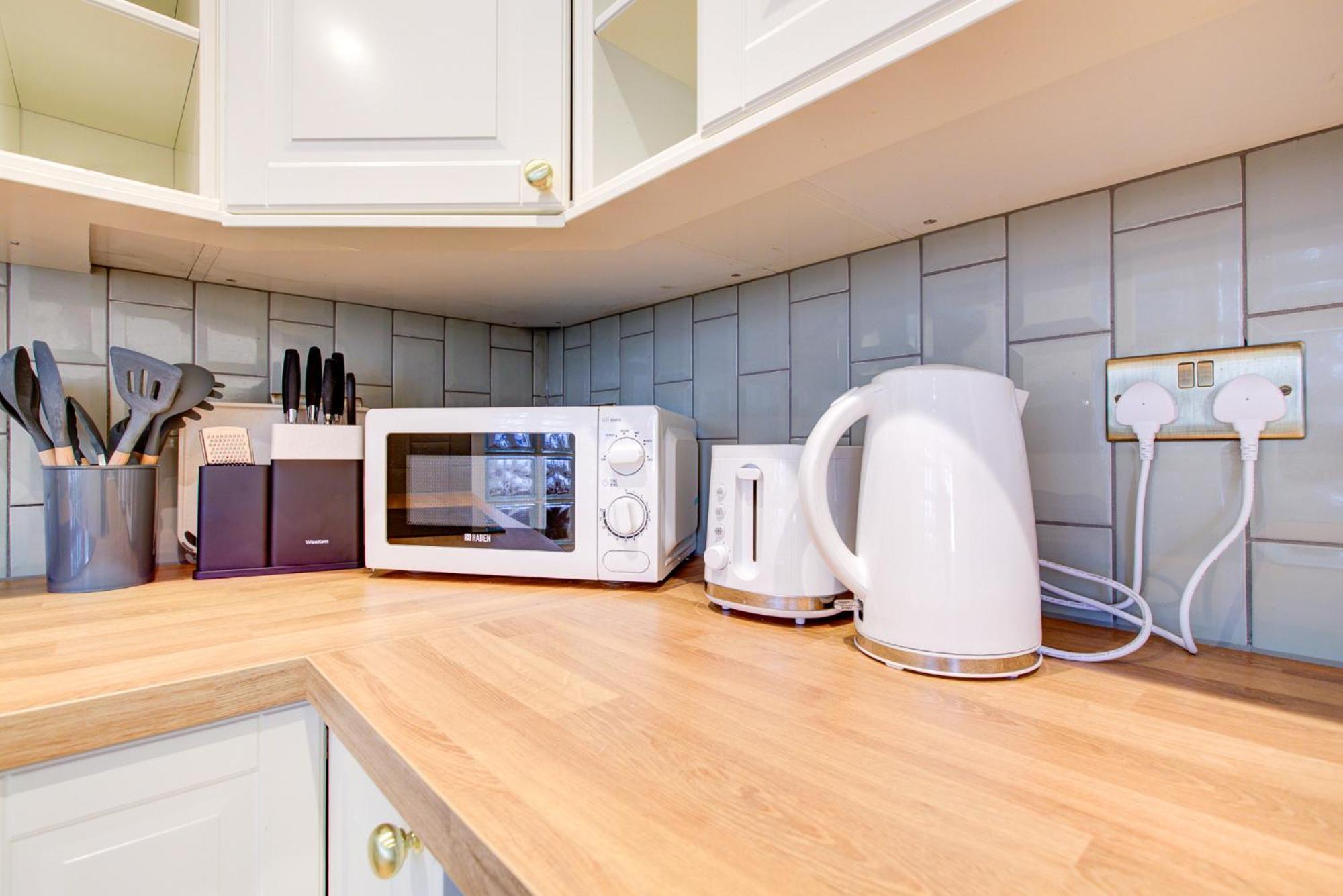 Appartement Contemporary 2-bedroom In Wanstead, *