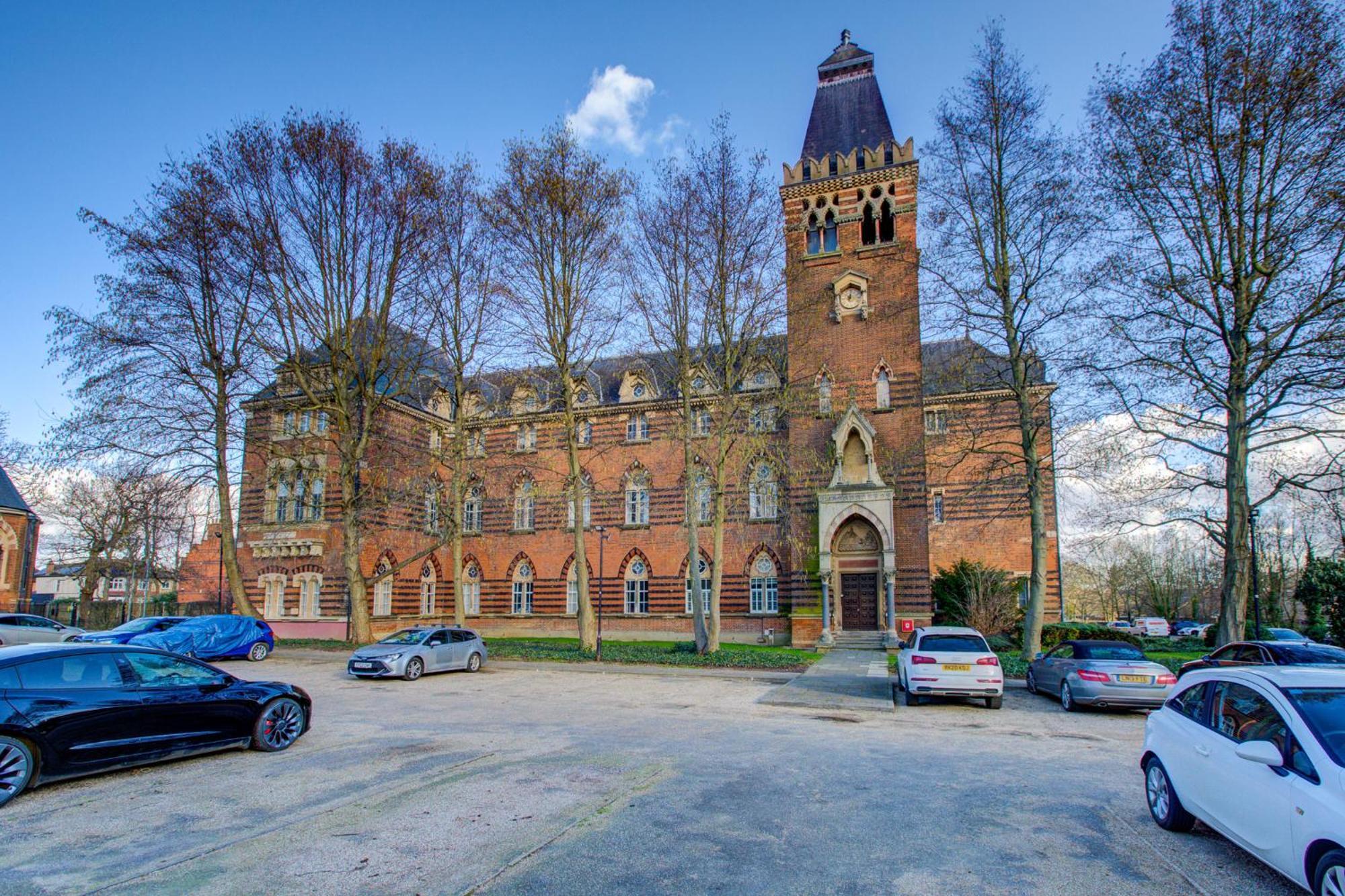 Appartement Contemporary 2-bedroom In Wanstead,