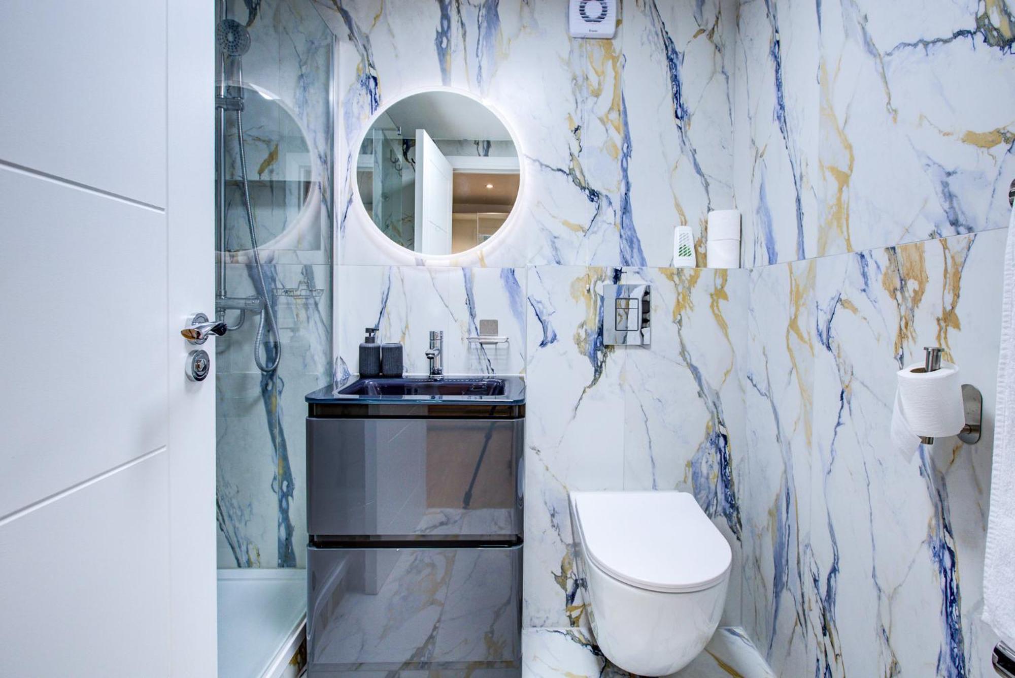 Appartement Contemporary 2-bedroom In Wanstead, *