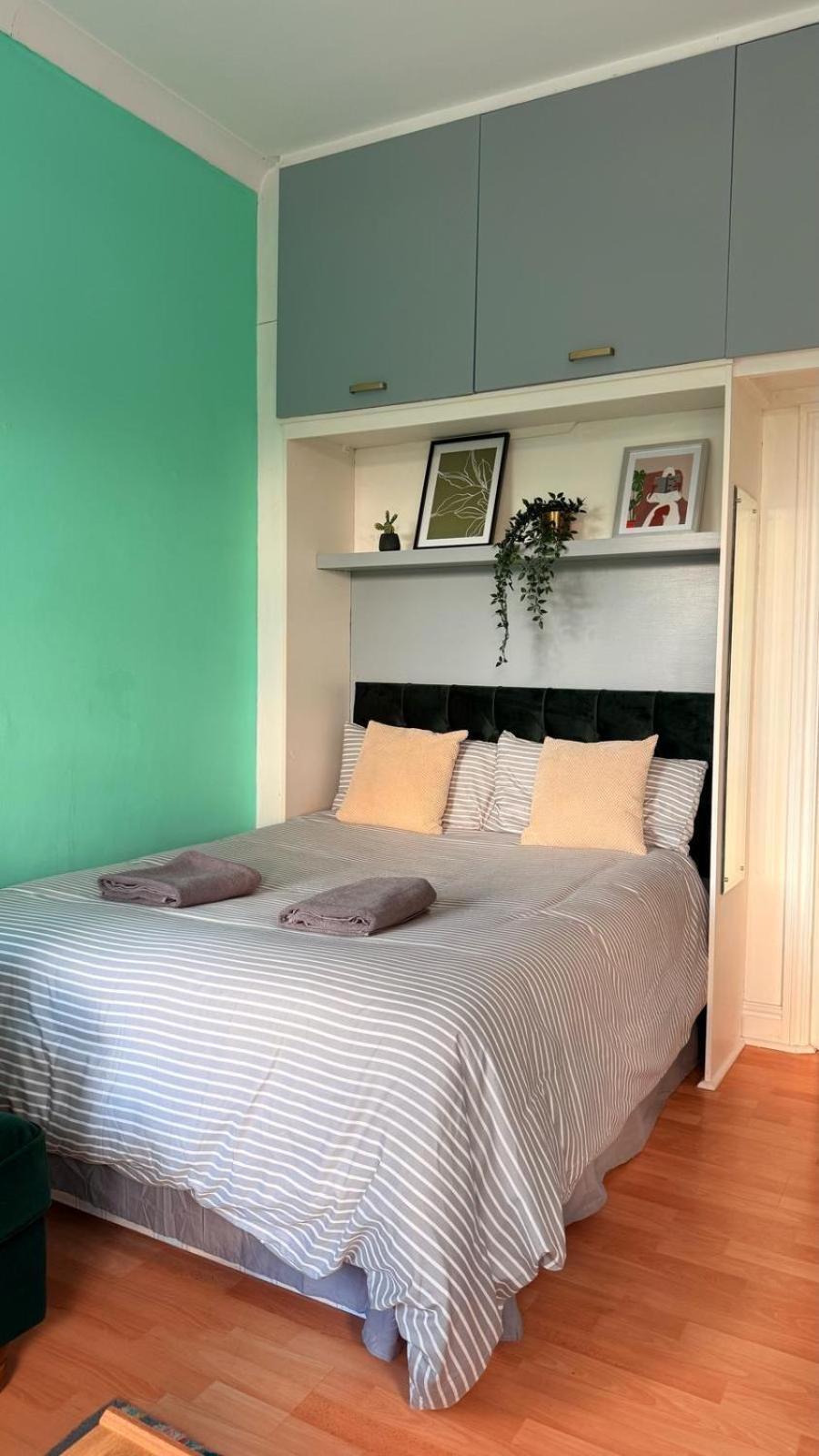 Large Flat Close To Tube Station Zone 2 Londres
