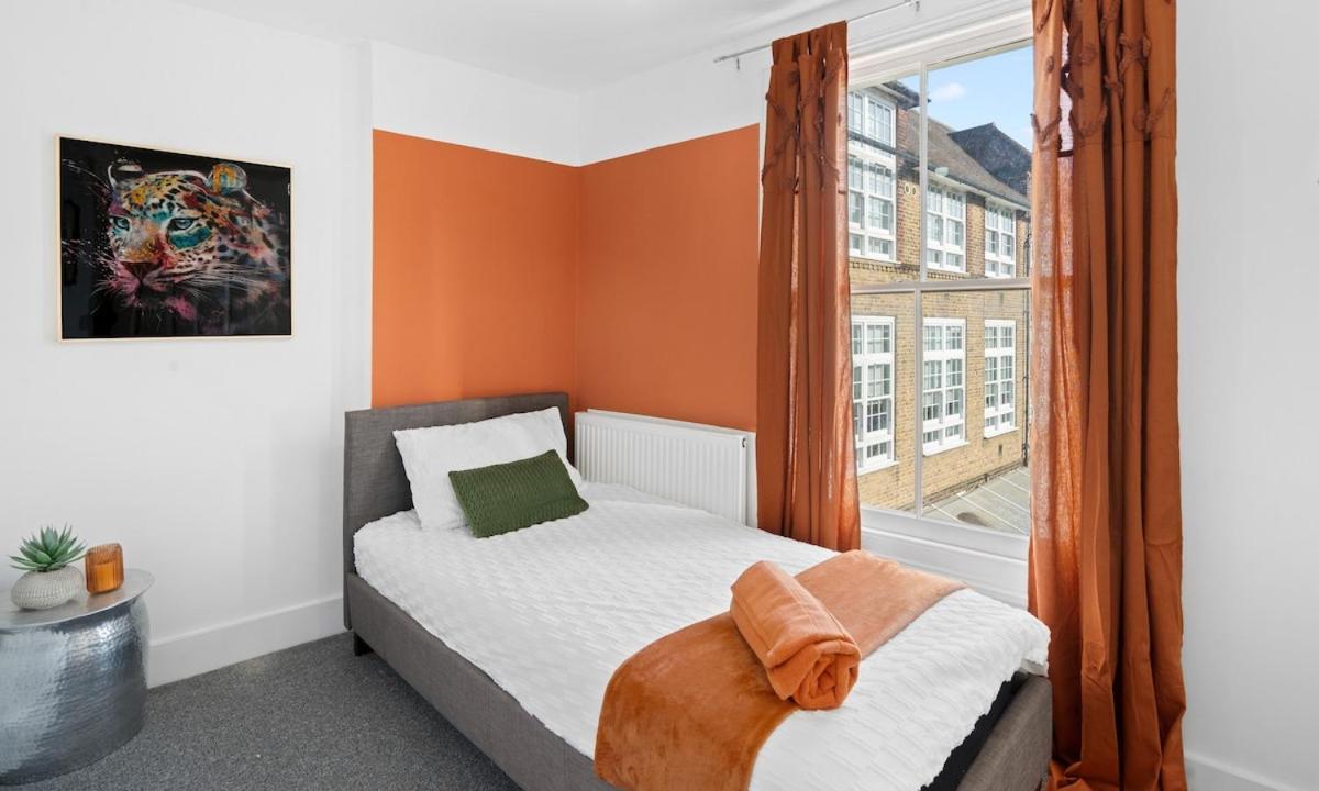 Canary Wharf - Contractors - 4 Bed Appartement *