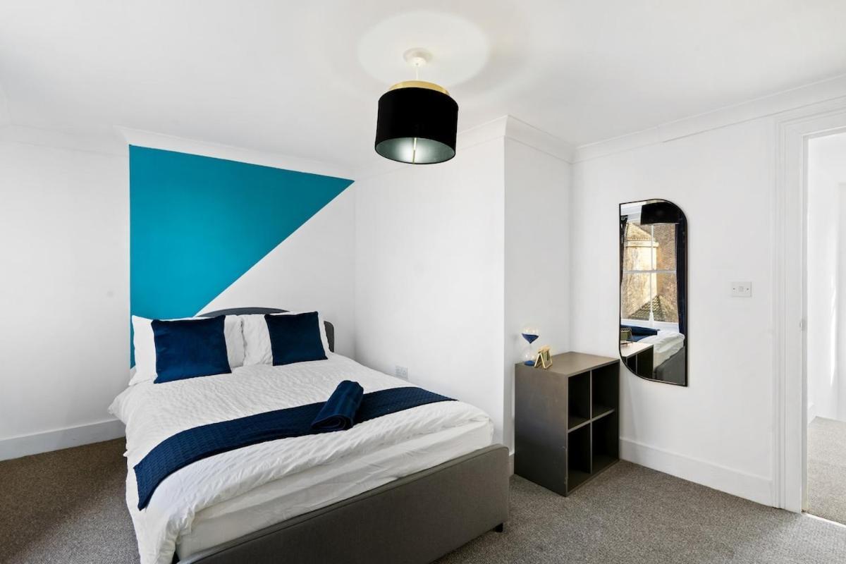 Canary Wharf - Contractors - 4 Bed Appartement *