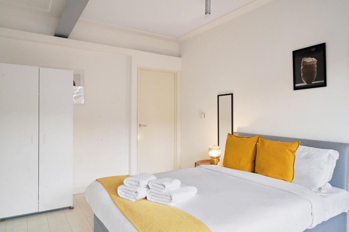 Modern 2-bed With Balcony In Stratford Apartamento