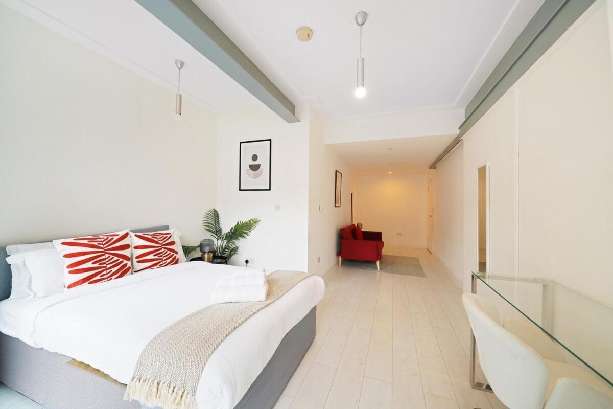 Modern 2-bed With Balcony In Stratford Londres
