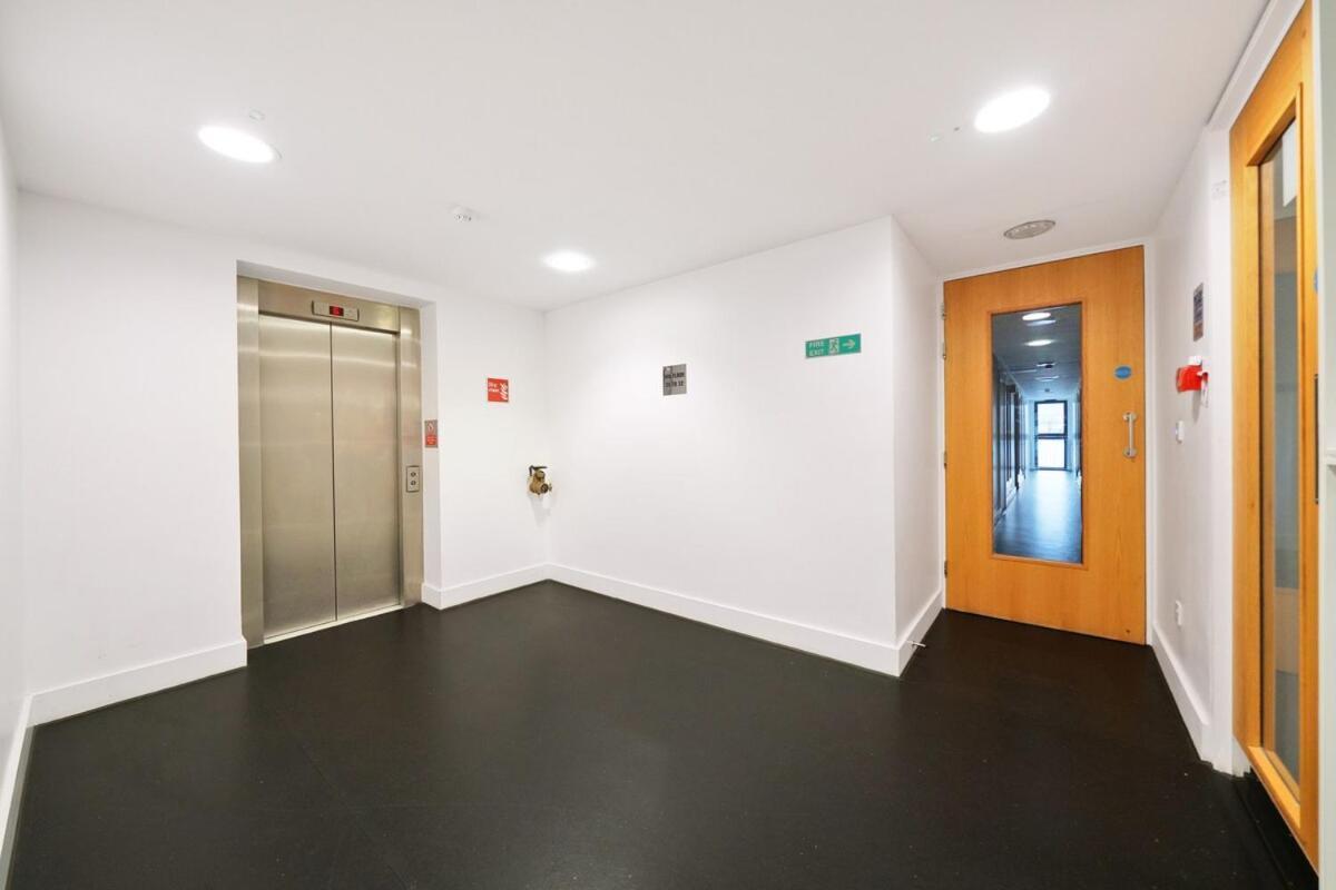 Apartamento Modern 2-bed With Balcony In Stratford Londres