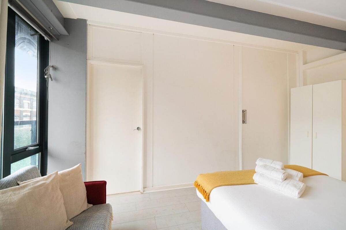 Modern 2-bed With Balcony In Stratford Apartamento