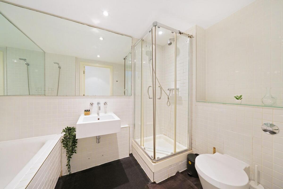 Modern 2-bed With Balcony In Stratford Appartement Londres