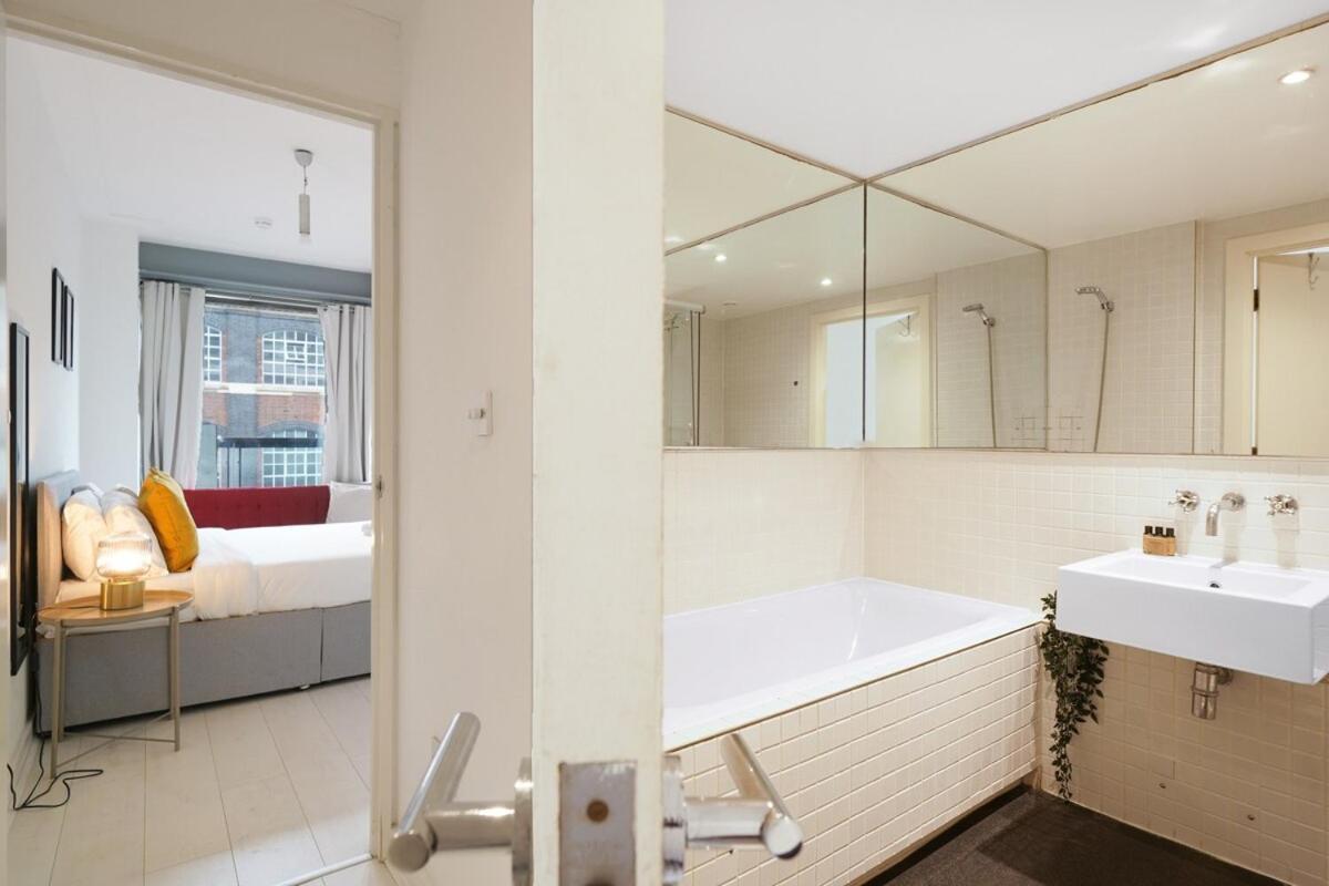 Modern 2-bed With Balcony In Stratford * Londres