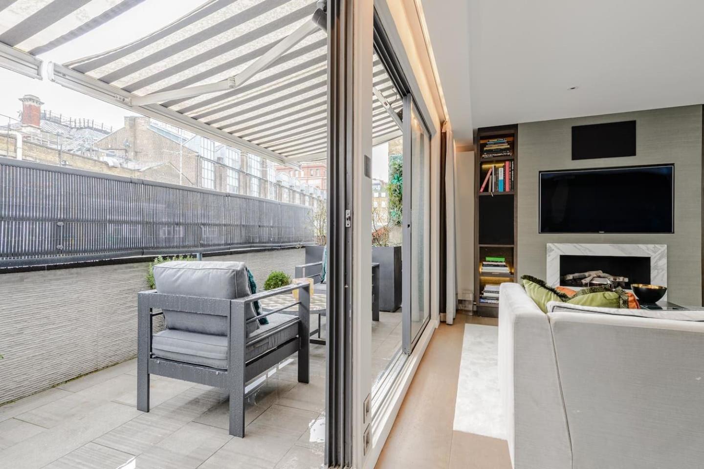 Award Winning Interior Designed Luxurious Mews In Knightsbridge Londres