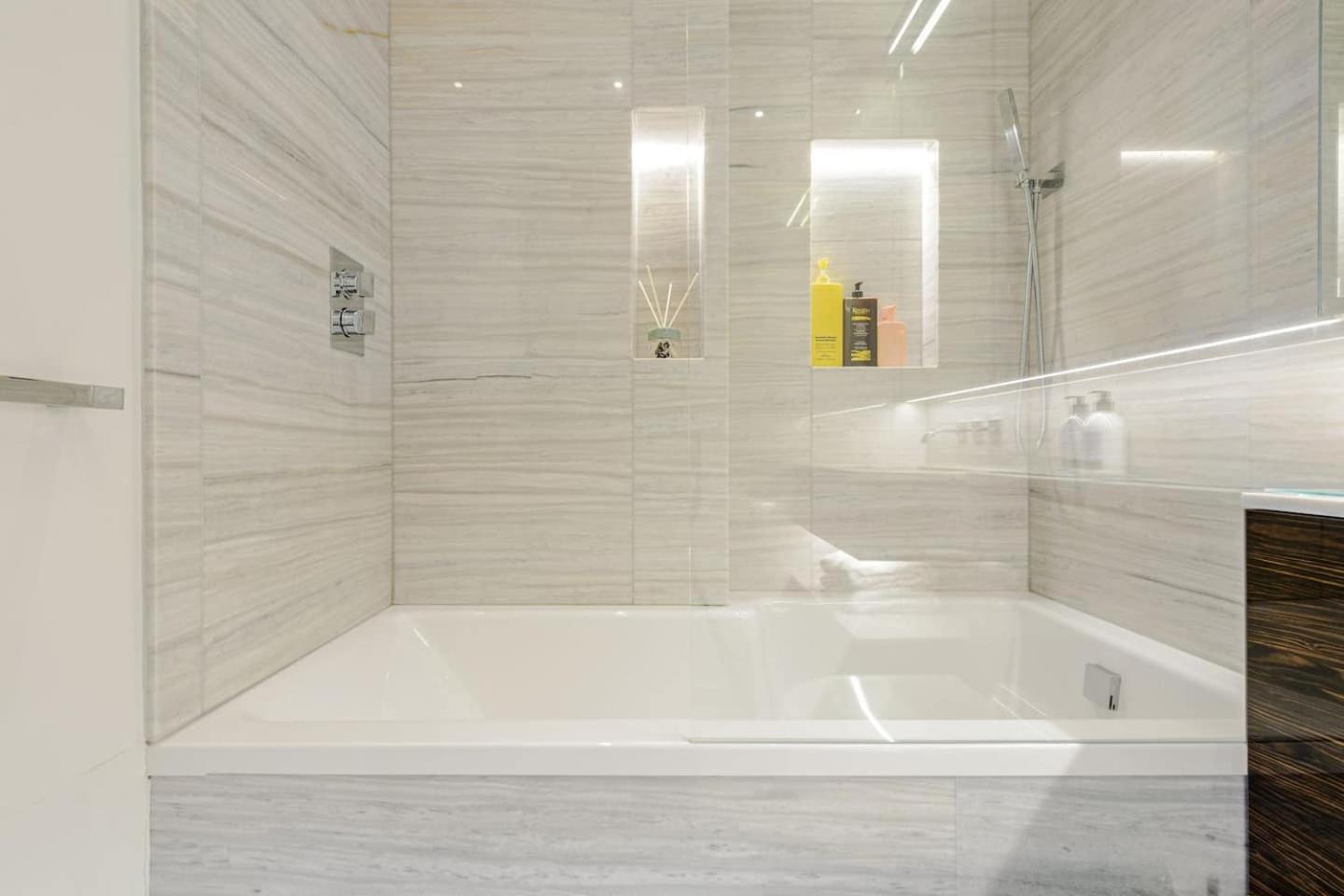 Hébergement de vacances Award Winning Interior Designed Luxurious Mews In Knightsbridge Londres