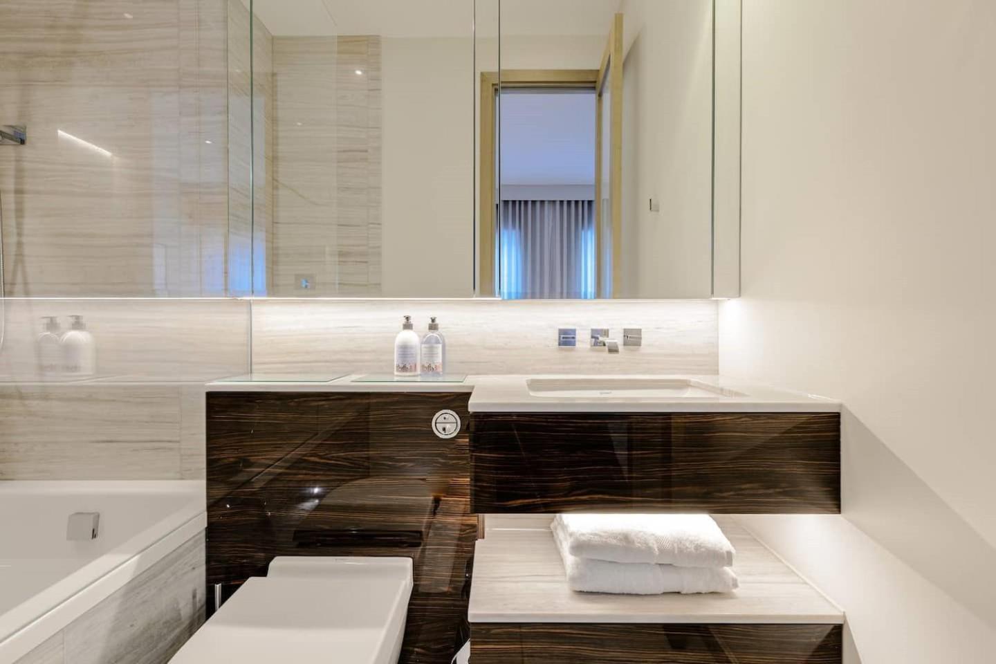 Award Winning Interior Designed Luxurious Mews In Knightsbridge Hébergement de vacances Londres