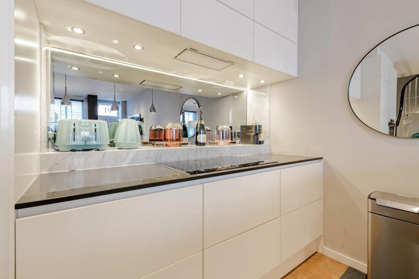 Award Winning Interior Designed Luxurious Mews In Knightsbridge Londres