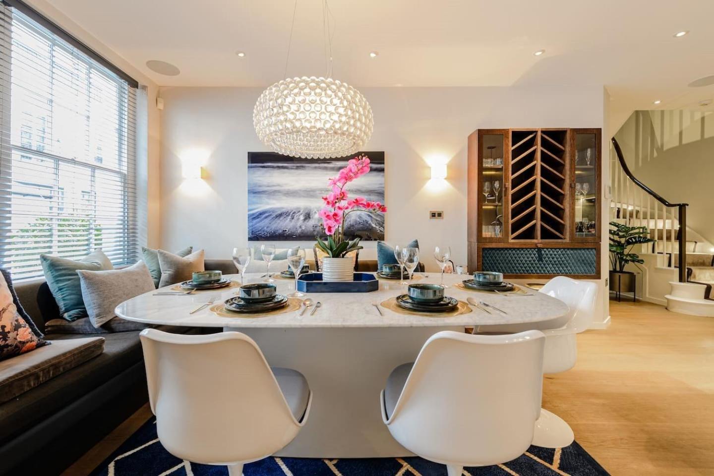 Award Winning Interior Designed Luxurious Mews In Knightsbridge