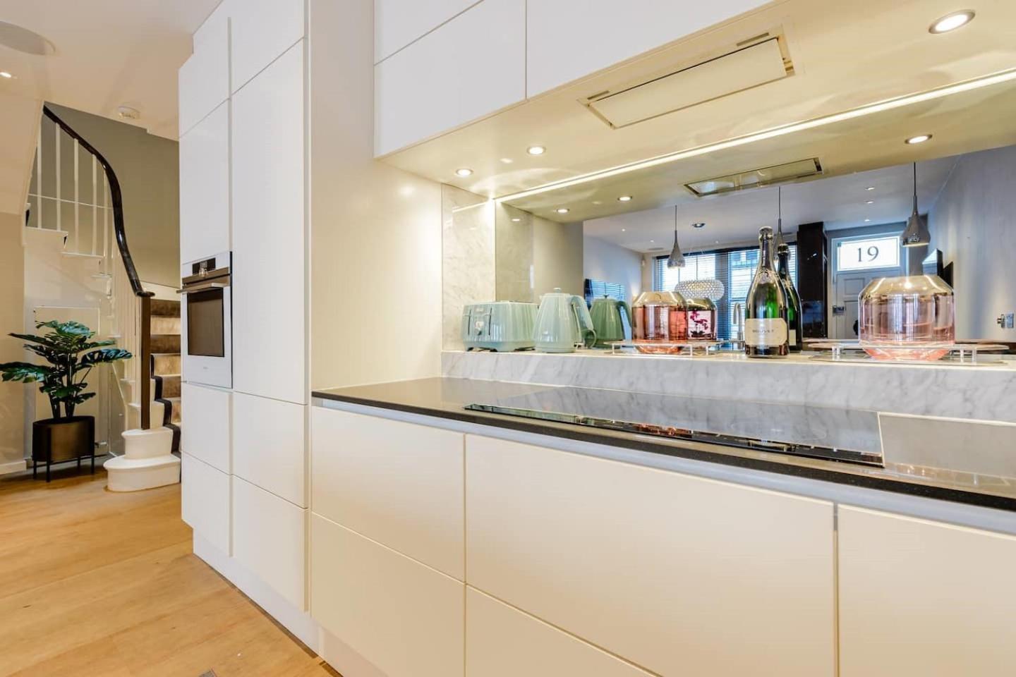 Award Winning Interior Designed Luxurious Mews In Knightsbridge * Londres