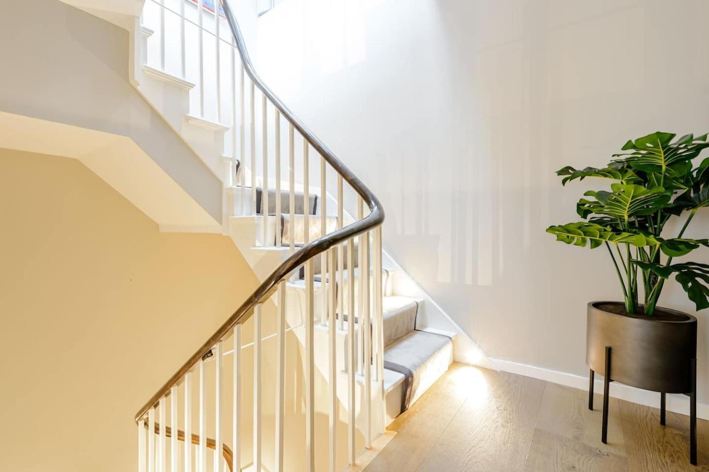 Award Winning Interior Designed Luxurious Mews In Knightsbridge Hébergement de vacances