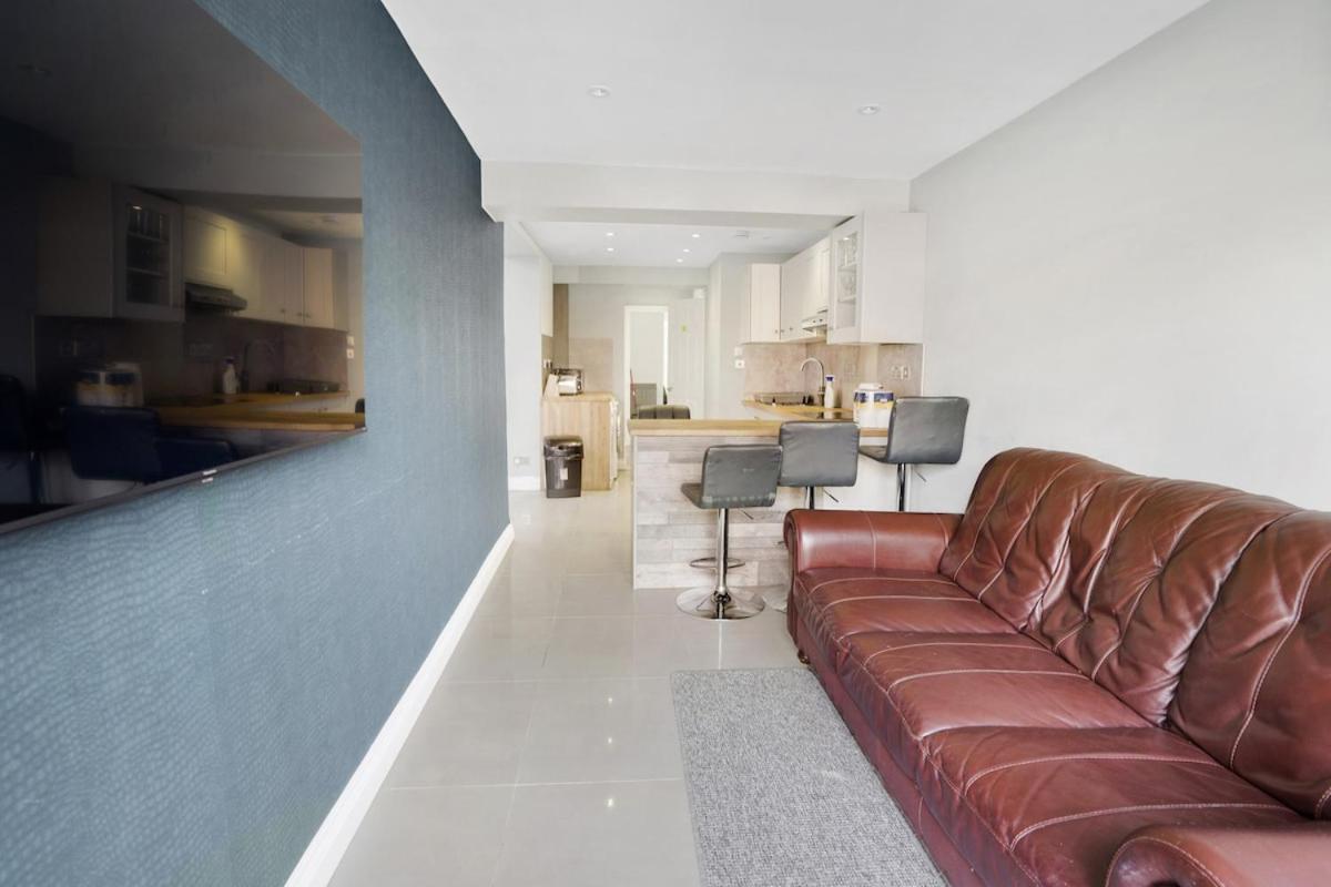 Apartamento 7 Bedroom, 3 Bathrooms, Garden, 20 Mins To Centre Londres