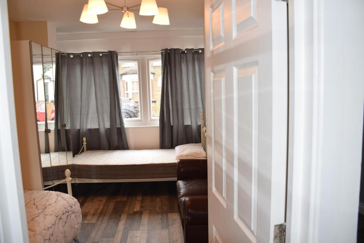 7 Bedroom, 3 Bathrooms, Garden, 20 Mins To Centre Apartamento Londres