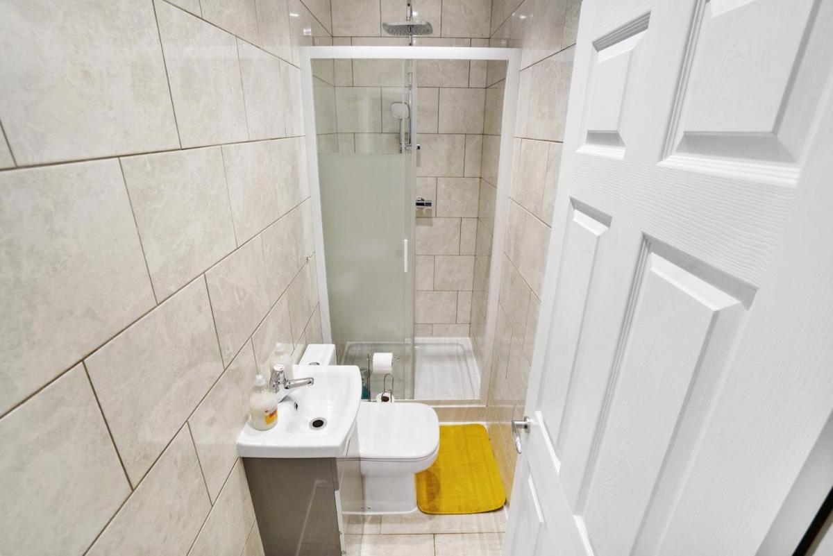 Apartamento 7 Bedroom, 3 Bathrooms, Garden, 20 Mins To Centre Londres