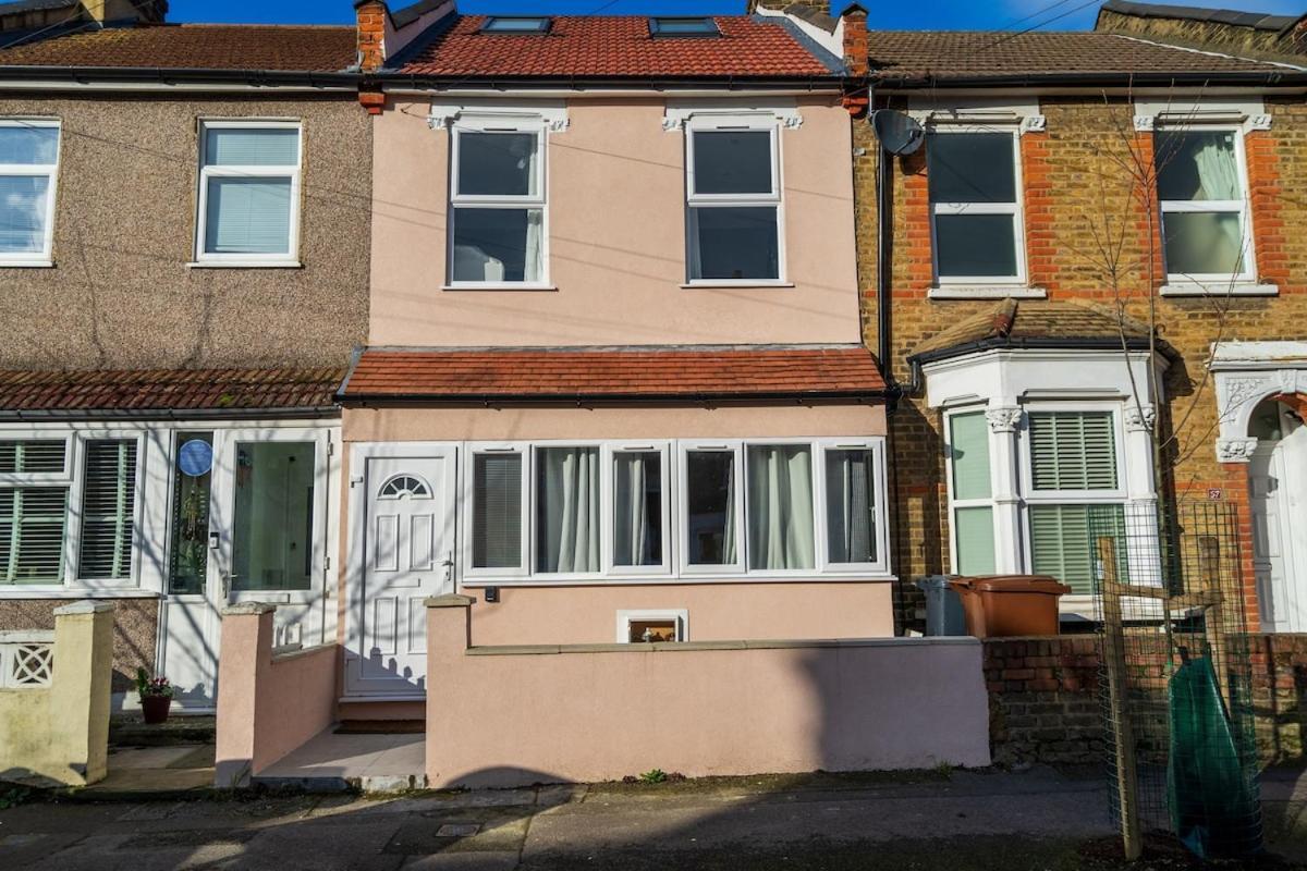 7 Bedroom, 3 Bathrooms, Garden, 20 Mins To Centre * Londres