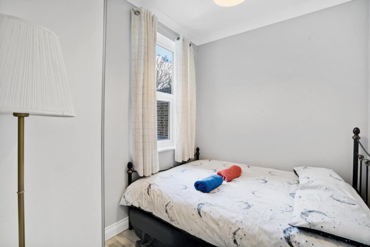7 Bedroom, 3 Bathrooms, Garden, 20 Mins To Centre Apartamento *