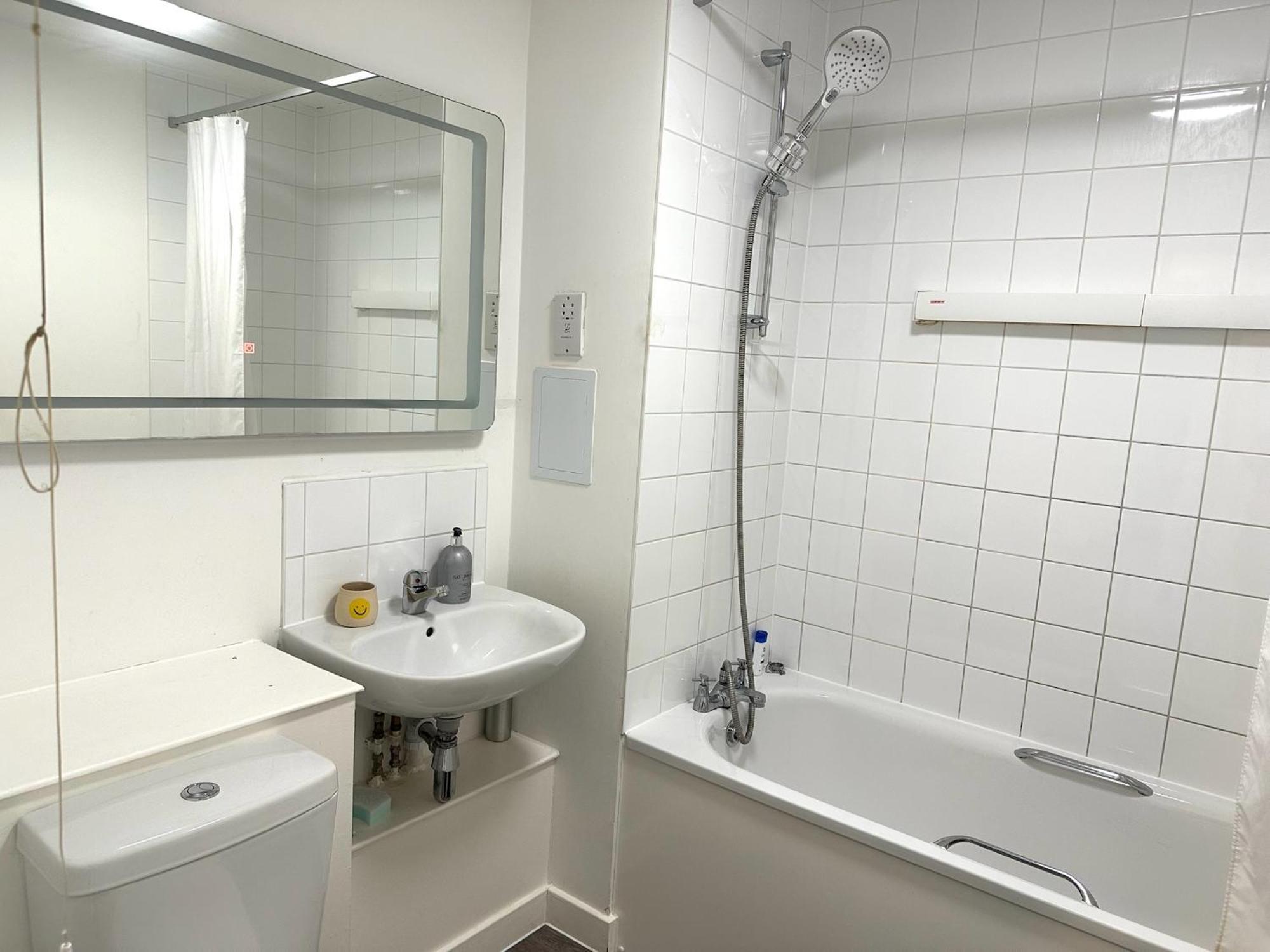 Brixtons Stylish Cove With Balcony * Londres
