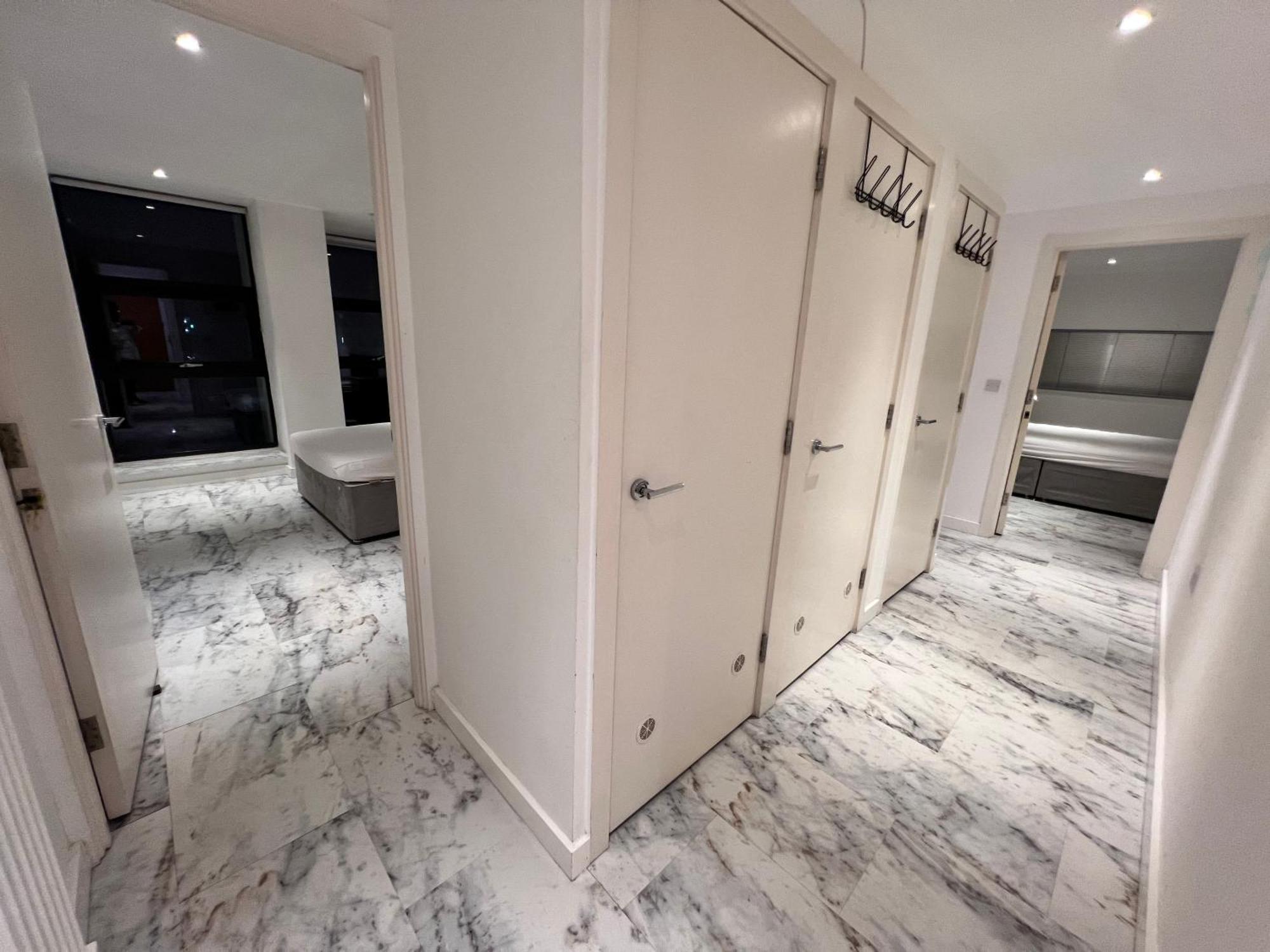 Deluxe Entire With 2x Bedrooms, 2x Bathrooms And A Big Living In The Olympic Park And Westfield At Stratford