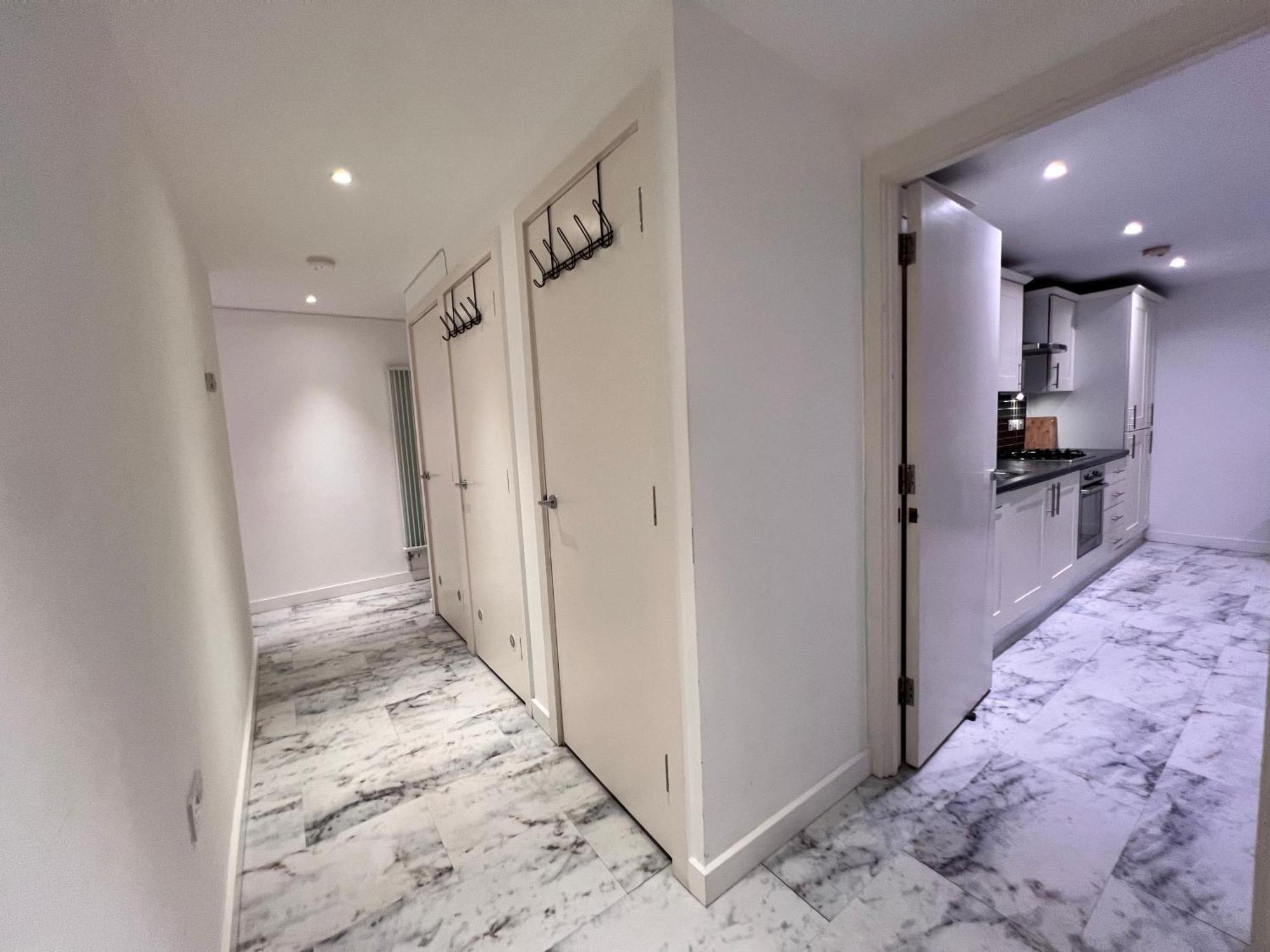 Deluxe Entire With 2x Bedrooms, 2x Bathrooms And A Big Living In The Olympic Park And Westfield At Stratford