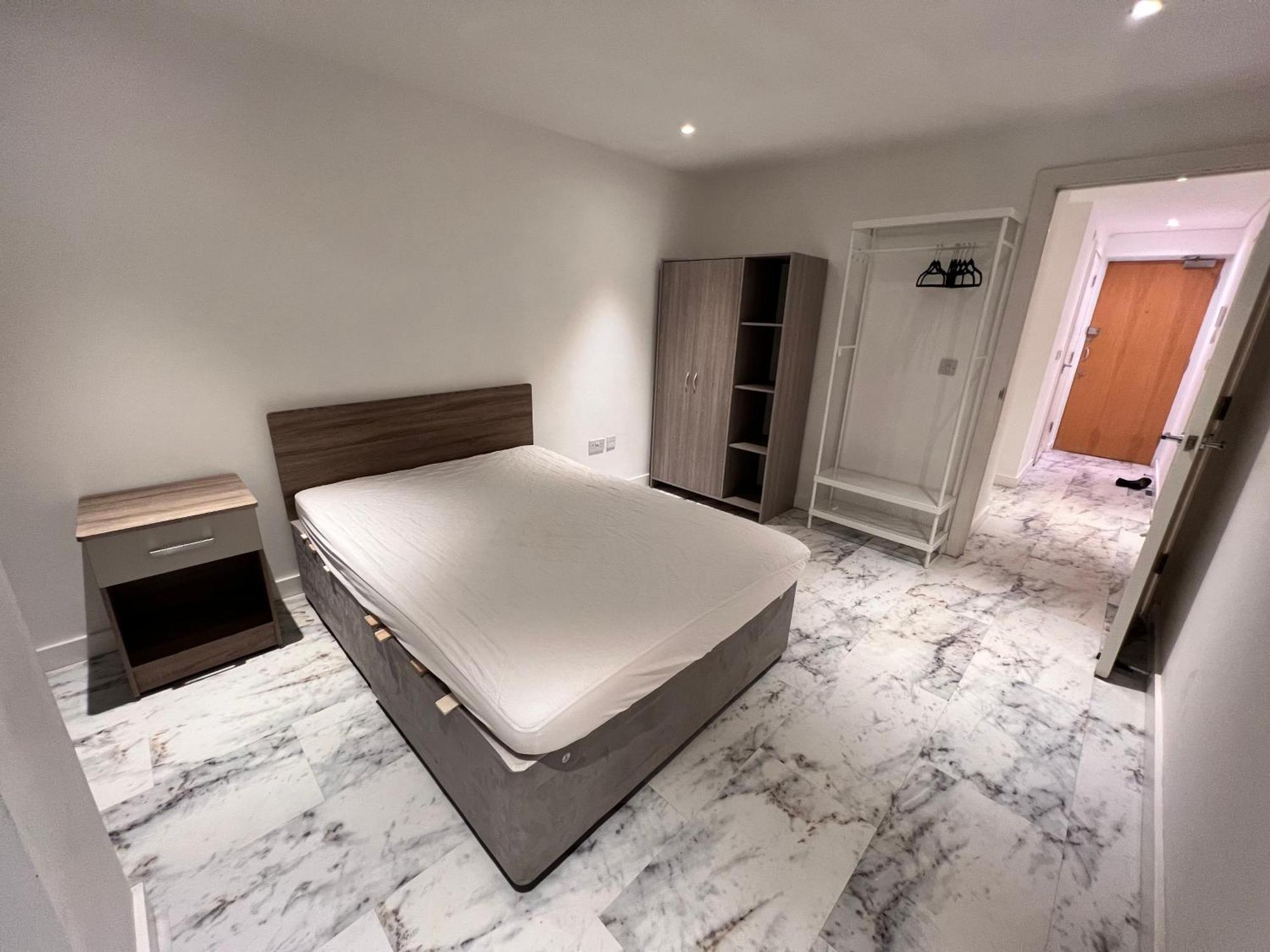 Deluxe Entire With 2x Bedrooms, 2x Bathrooms And A Big Living In The Olympic Park And Westfield At Stratford Aparthotel