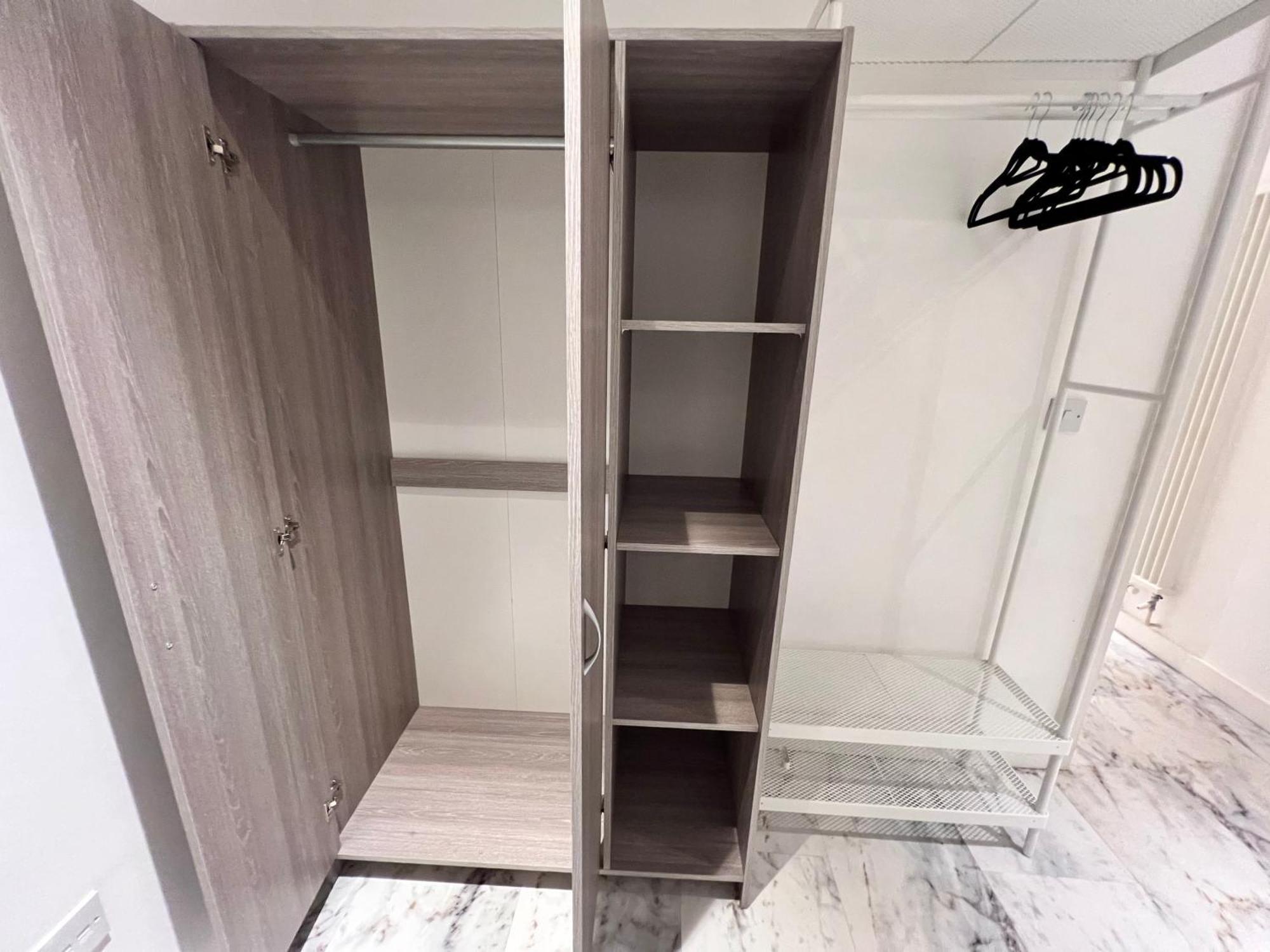 Deluxe Entire With 2x Bedrooms, 2x Bathrooms And A Big Living In The Olympic Park And Westfield At Stratford Londres